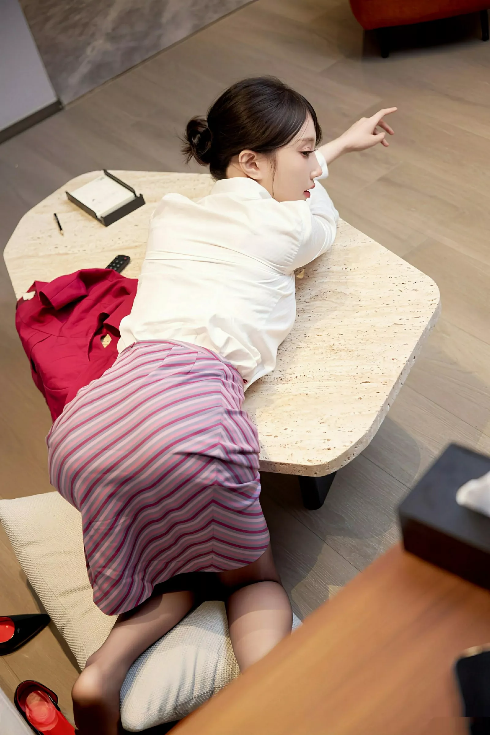 秀人集.com_[XiuRen秀人网]No.10620_模特玥儿玥er性感空姐制服配超薄黑丝秀曼妙身姿迷人诱惑写真70P