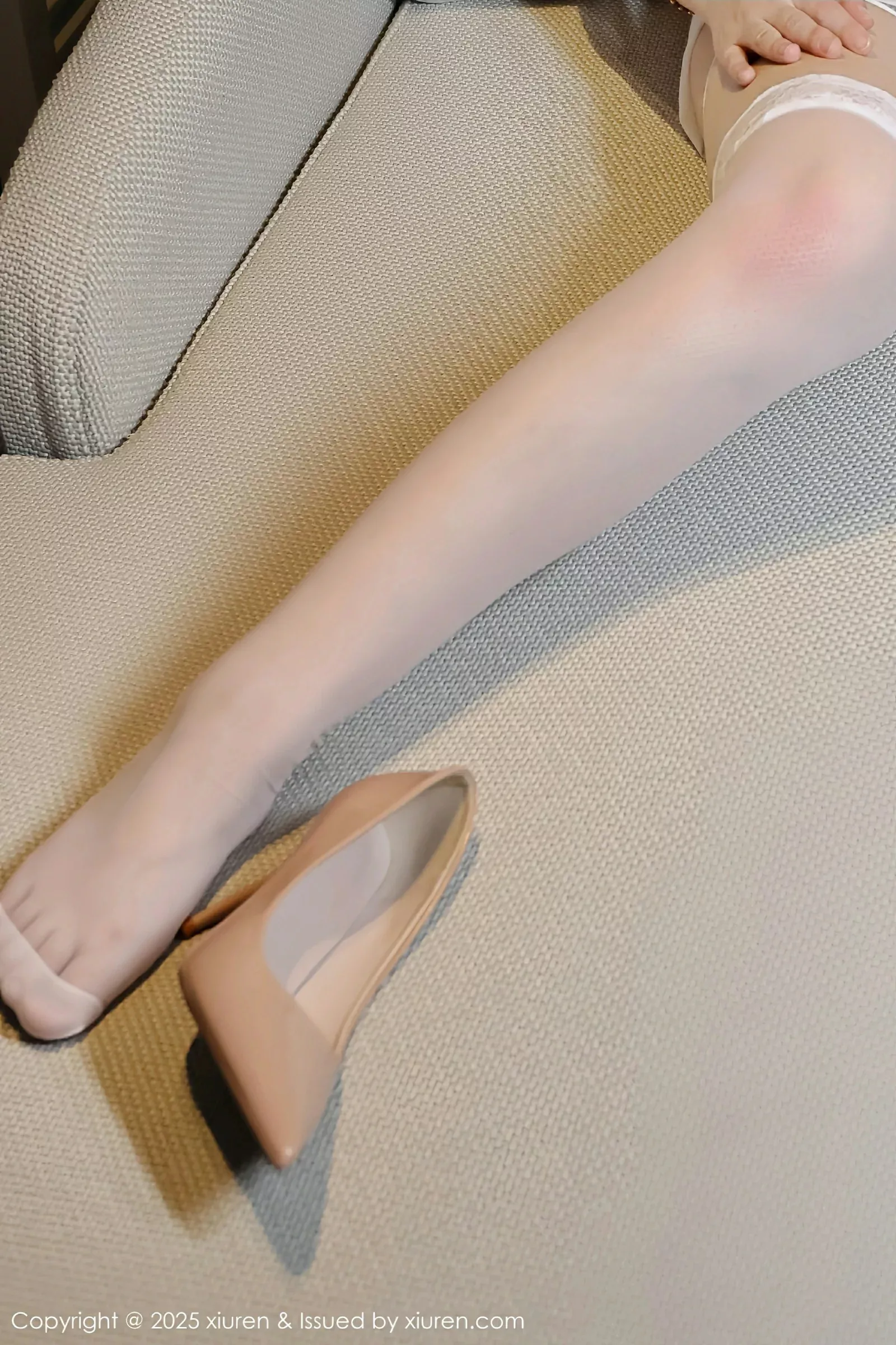 秀人集.com_[XiuRen秀人网]No.10609_模特小芭乐性感白色吊带睡裙配白色丝袜秀曼妙身材诱惑写真79P