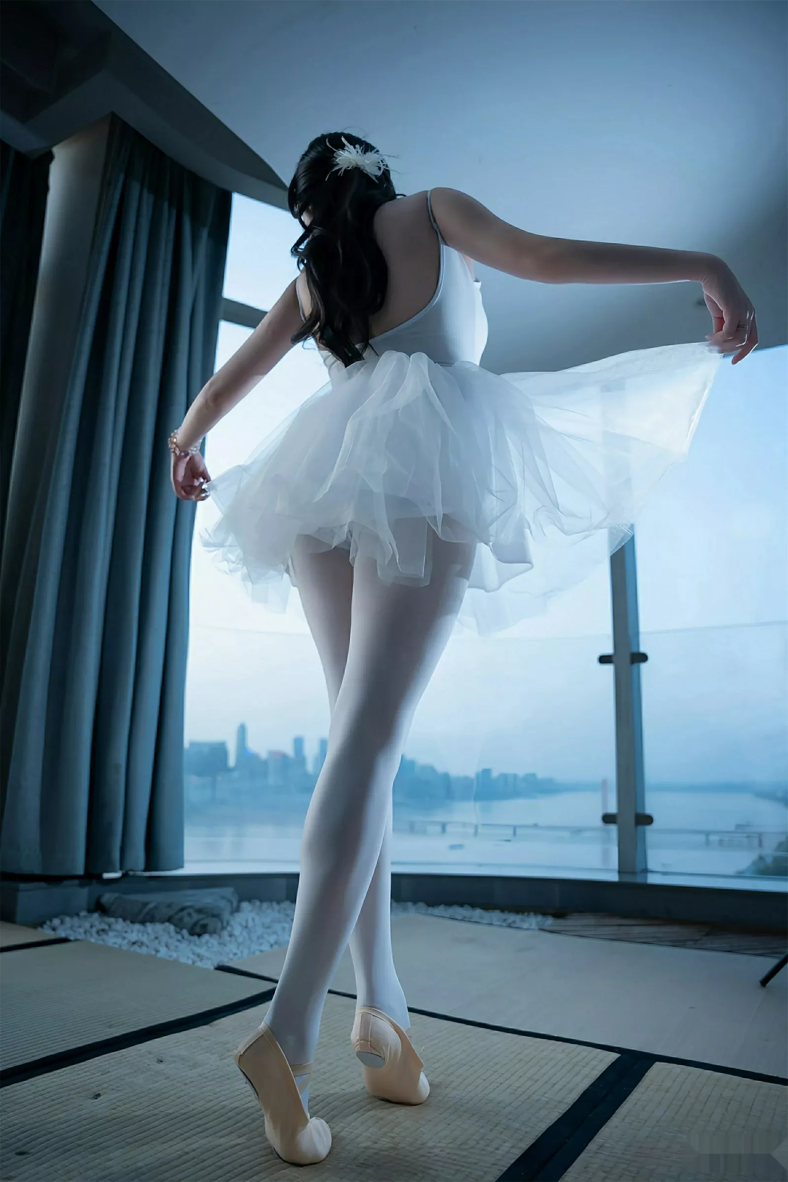 秀人集.com_[XiuRen秀人网]No.10575_模特软情性感白色芭蕾短裙配白色丝袜秀曼妙身姿完美诱惑写真78P