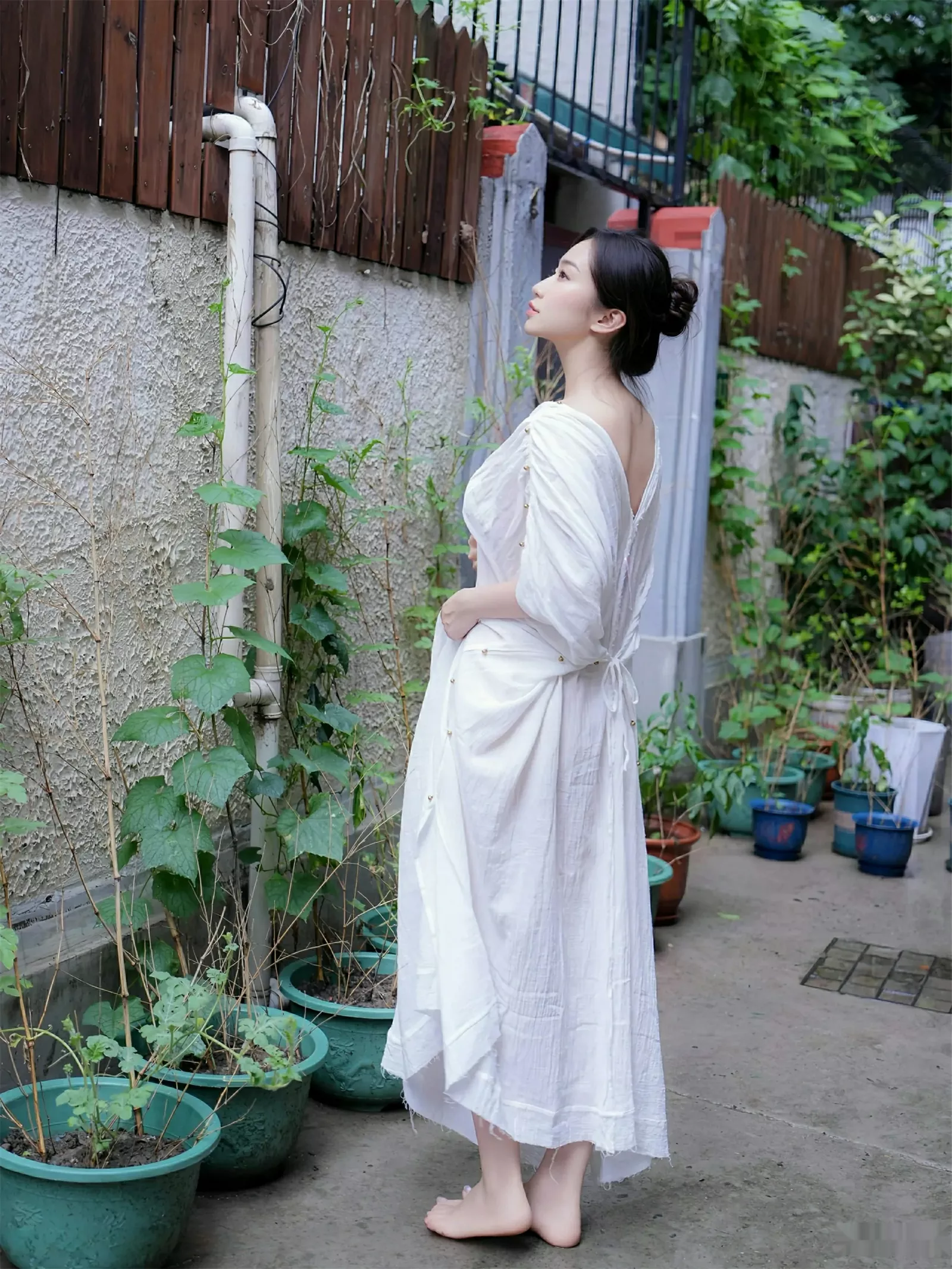 秀人集.com_[XiuRen秀人网]No.10603_模特楠芝性感白色长袍半脱露白色丁字裤秀惹火身材撩人诱惑写真77P