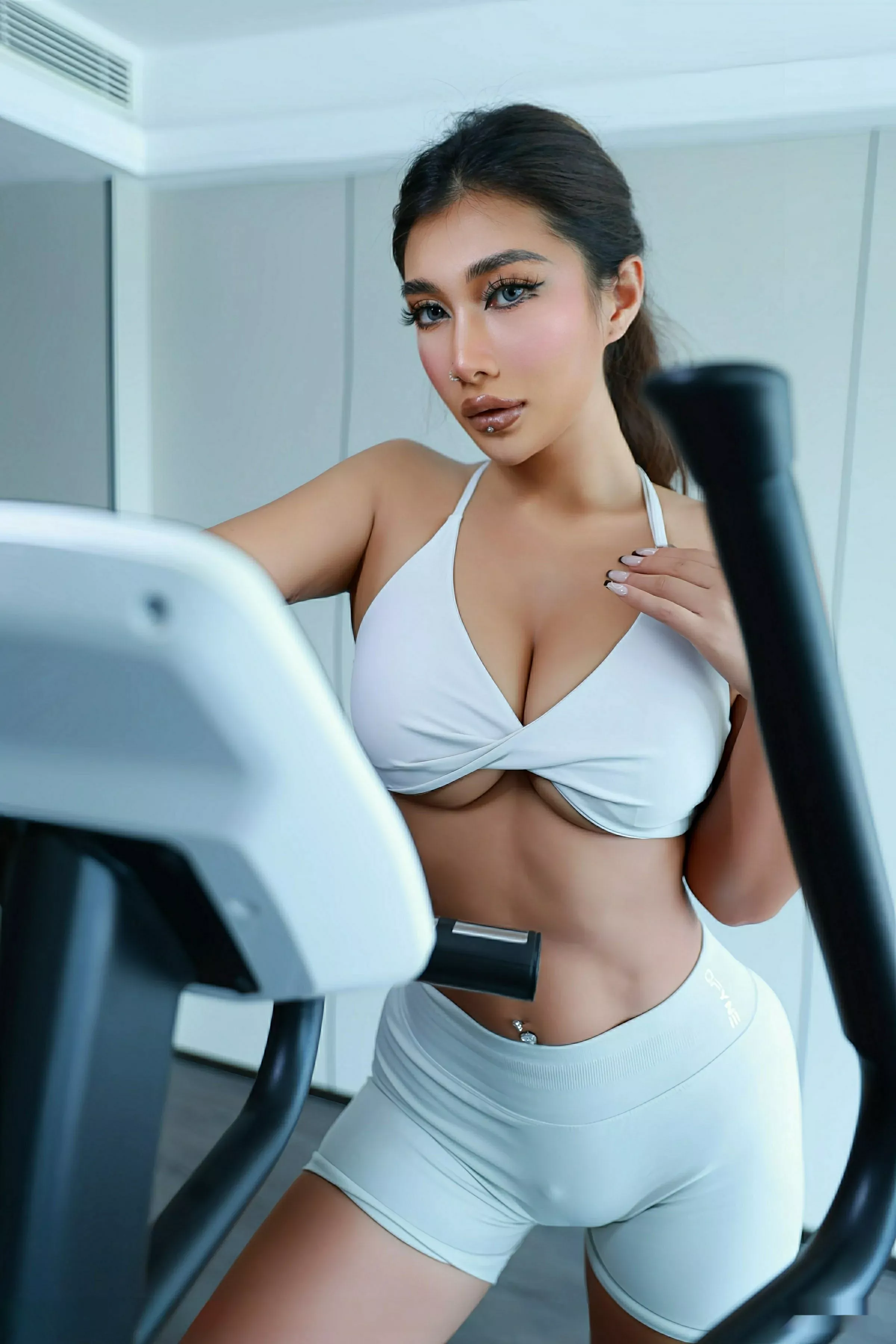 秀人集.com_[XiuRen秀人网]No.10621_新人模特FE-健身房性感白色运动服露健康肤色秀曼妙身姿诱惑写真65P