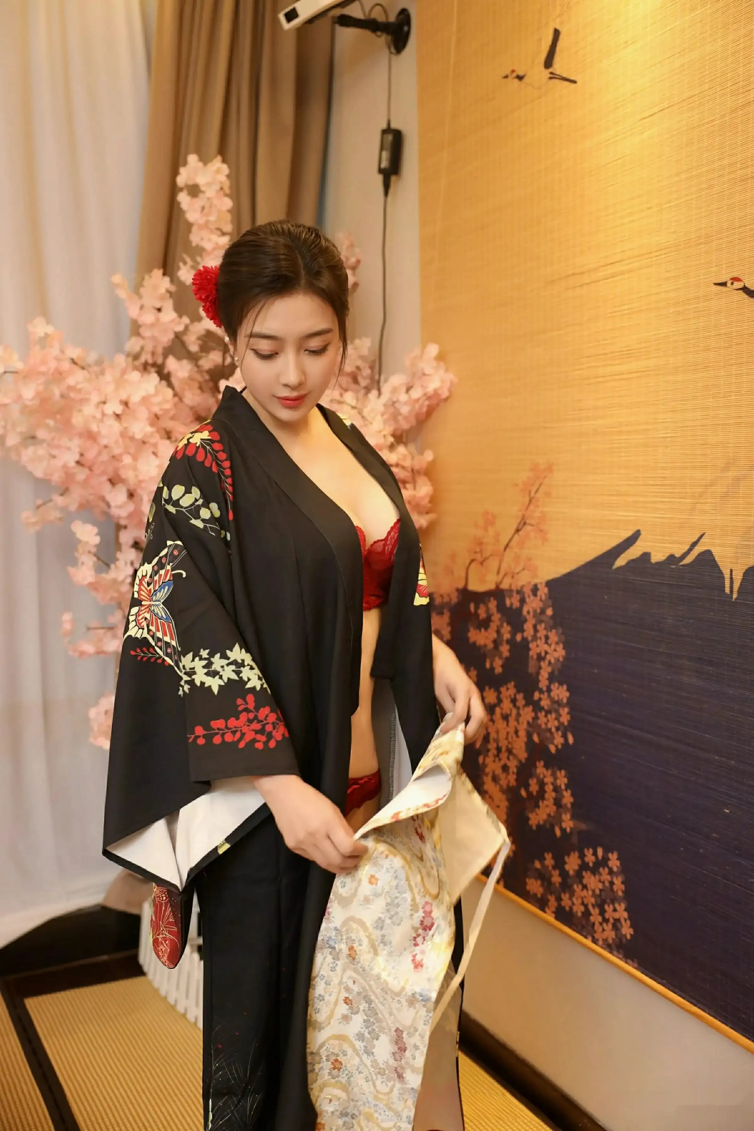 秀人集.com_[XiuRen秀人网]No.10627_模特苏一诺性感日系黑色服饰露红色内衣秀曼妙身材迷人诱惑写真80P