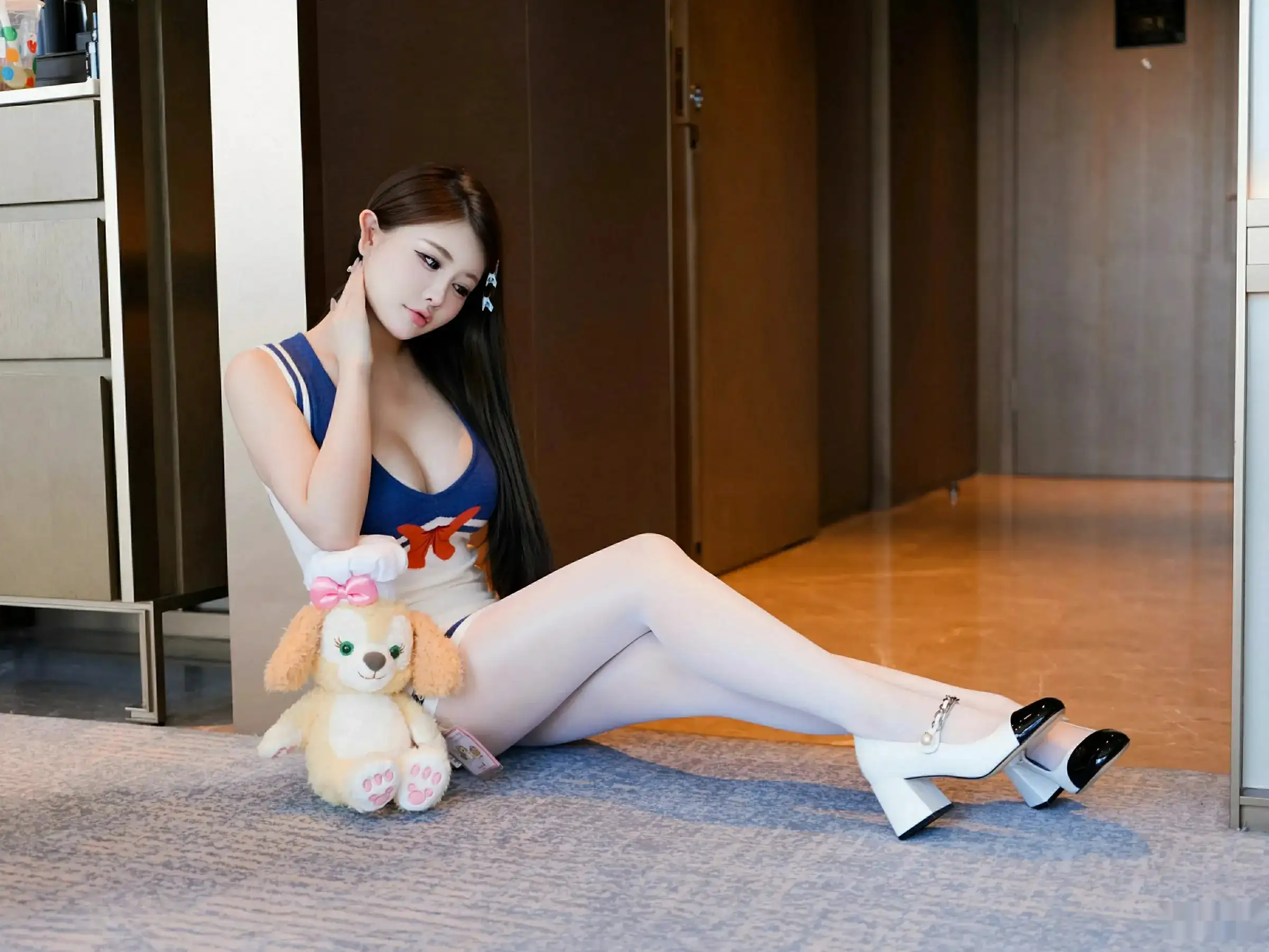 秀人集.com_[XiuRen秀人网]No.10628_模特甜妮性感连衣短裙露粉色内衣配白色丝袜秀丰腴身材诱惑写真71P