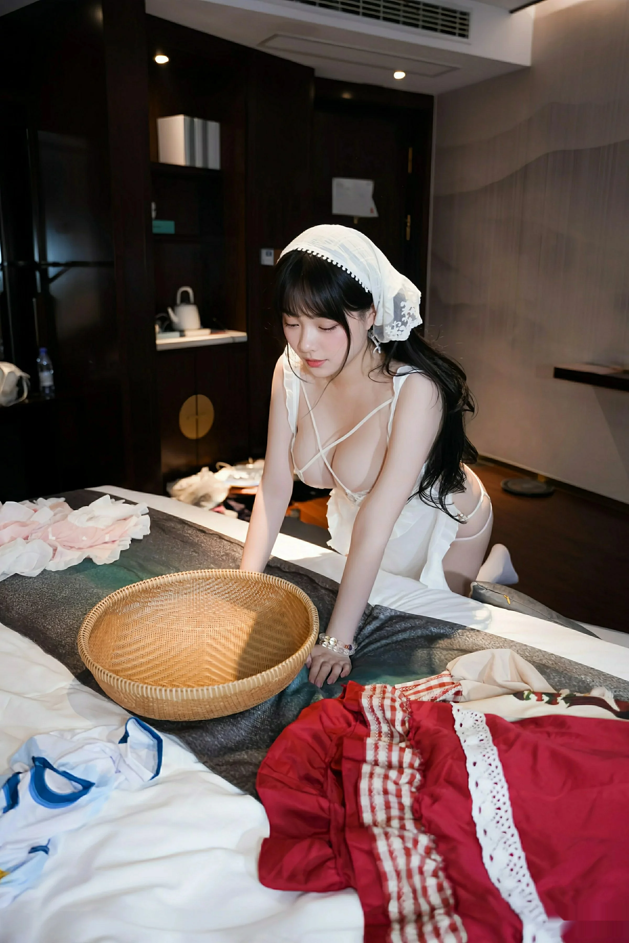 秀人集.com_[XiuRen秀人网]No.10631_模特软情性感白色女仆服饰配白色丝袜秀曼妙身姿迷人诱惑写真78P