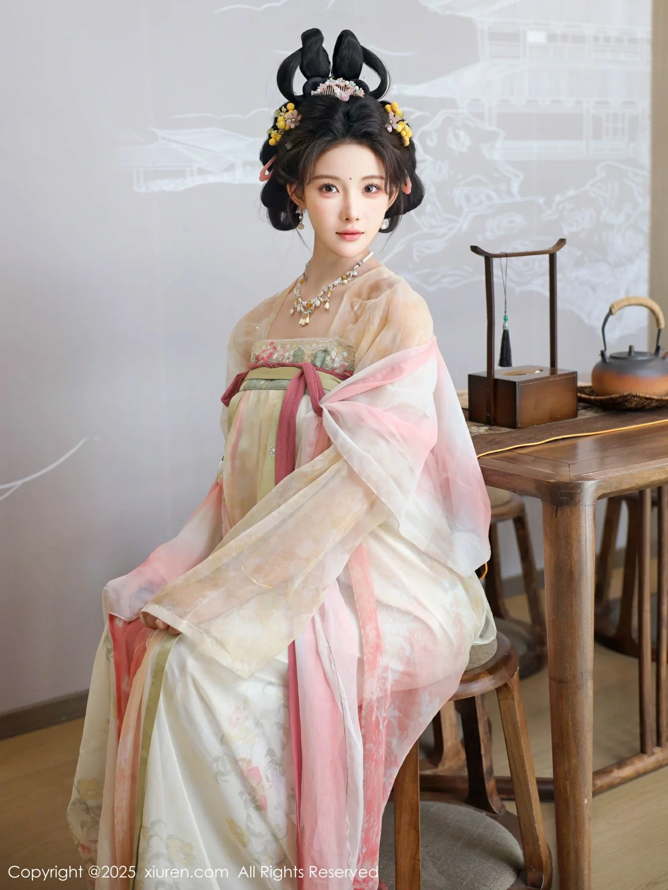 秀人集.com_[XiuRen秀人网]No.10645_模特梨霜儿古典主题性感浅色古装服饰秀丰腴身材迷人美腿写真82P