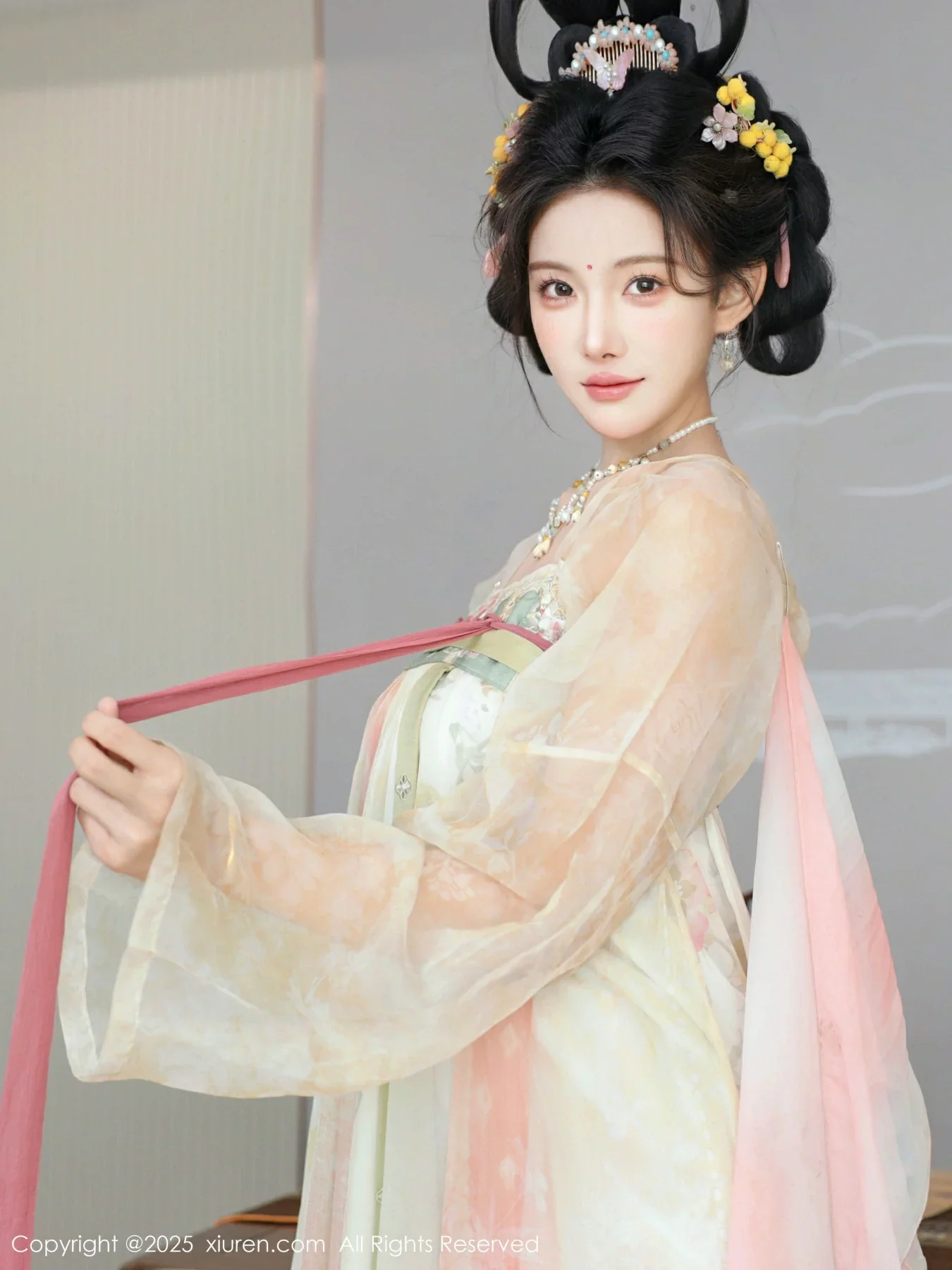 秀人集.com_[XiuRen秀人网]No.10645_模特梨霜儿古典主题性感浅色古装服饰秀丰腴身材迷人美腿写真82P