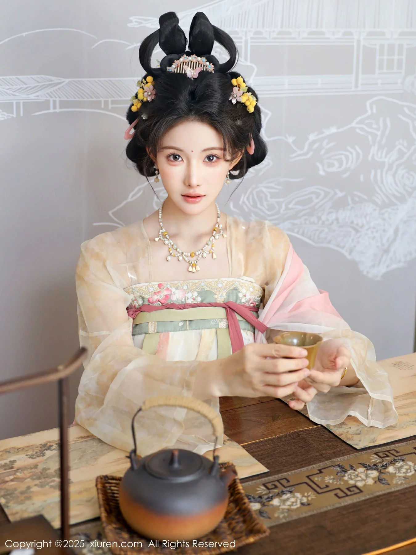 秀人集.com_[XiuRen秀人网]No.10645_模特梨霜儿古典主题性感浅色古装服饰秀丰腴身材迷人美腿写真82P