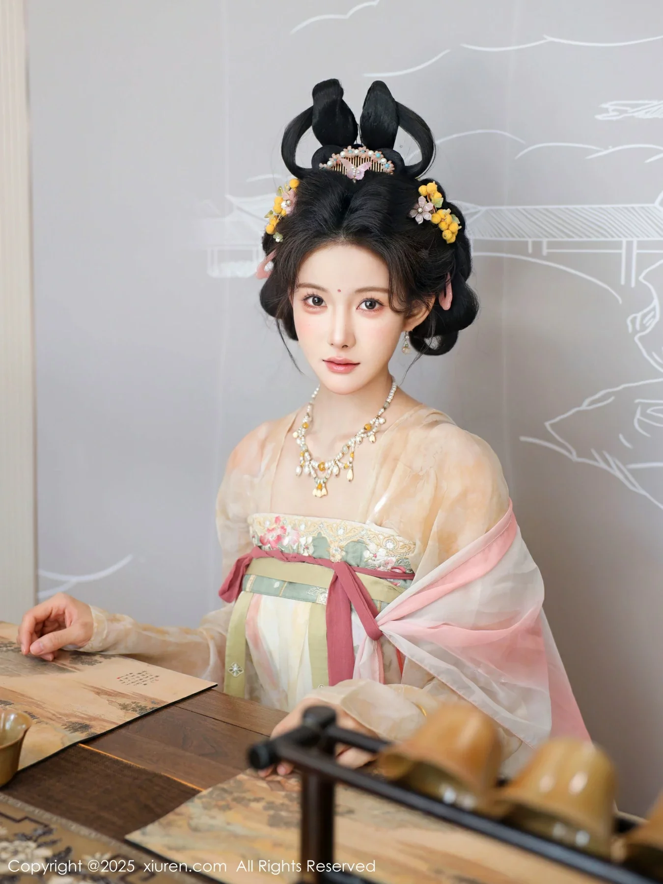 秀人集.com_[XiuRen秀人网]No.10645_模特梨霜儿古典主题性感浅色古装服饰秀丰腴身材迷人美腿写真82P