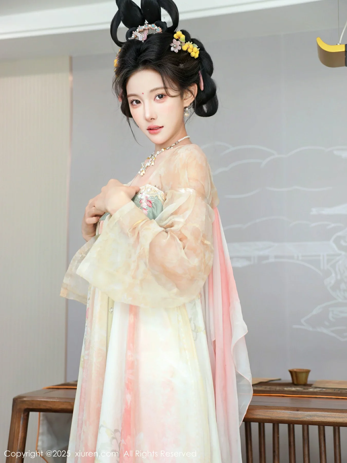 秀人集.com_[XiuRen秀人网]No.10645_模特梨霜儿古典主题性感浅色古装服饰秀丰腴身材迷人美腿写真82P