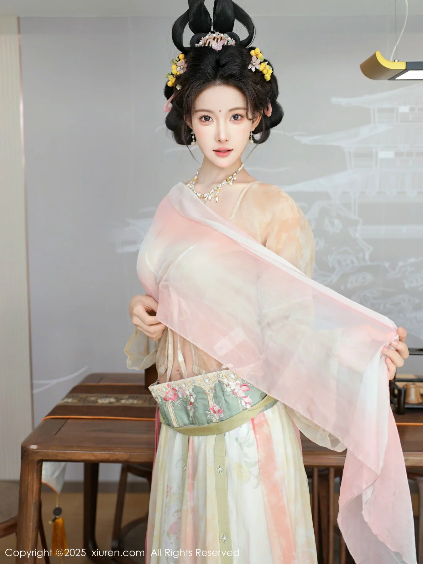 秀人集.com_[XiuRen秀人网]No.10645_模特梨霜儿古典主题性感浅色古装服饰秀丰腴身材迷人美腿写真82P