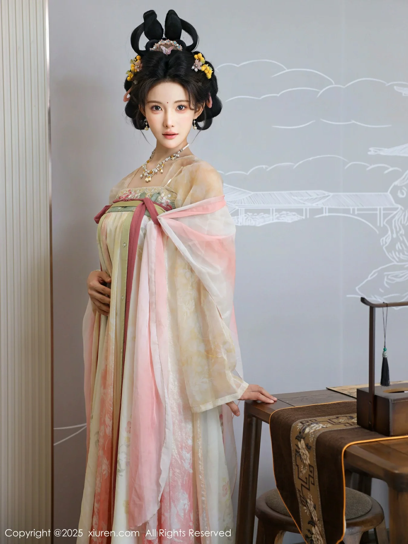 秀人集.com_[XiuRen秀人网]No.10645_模特梨霜儿古典主题性感浅色古装服饰秀丰腴身材迷人美腿写真82P