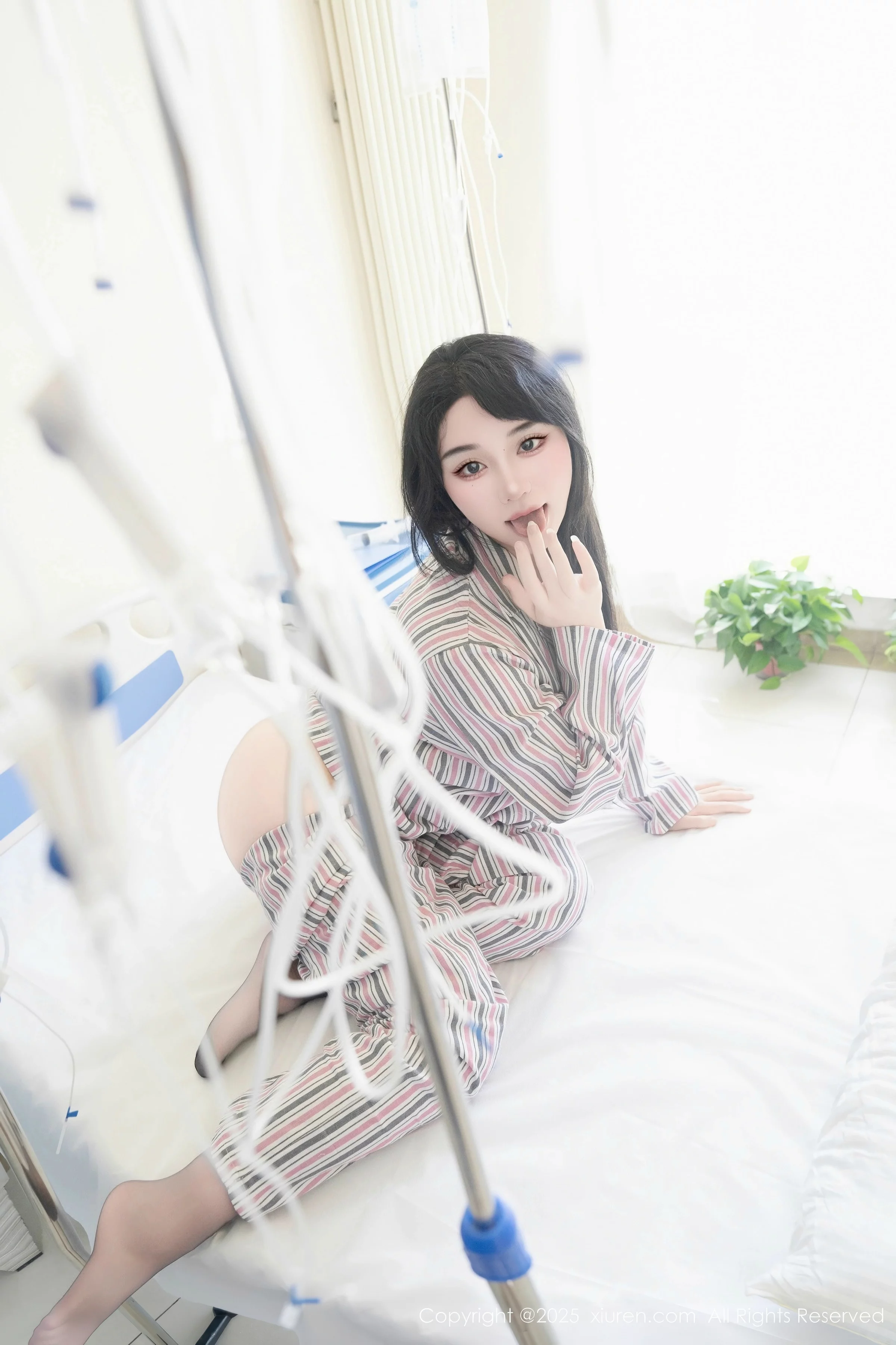 秀人集.com_[XiuRen秀人网]No.10648_模特汐汐爱吃草莓医院主题性感衬衫配黑丝吊袜秀完美身材诱惑写真80P