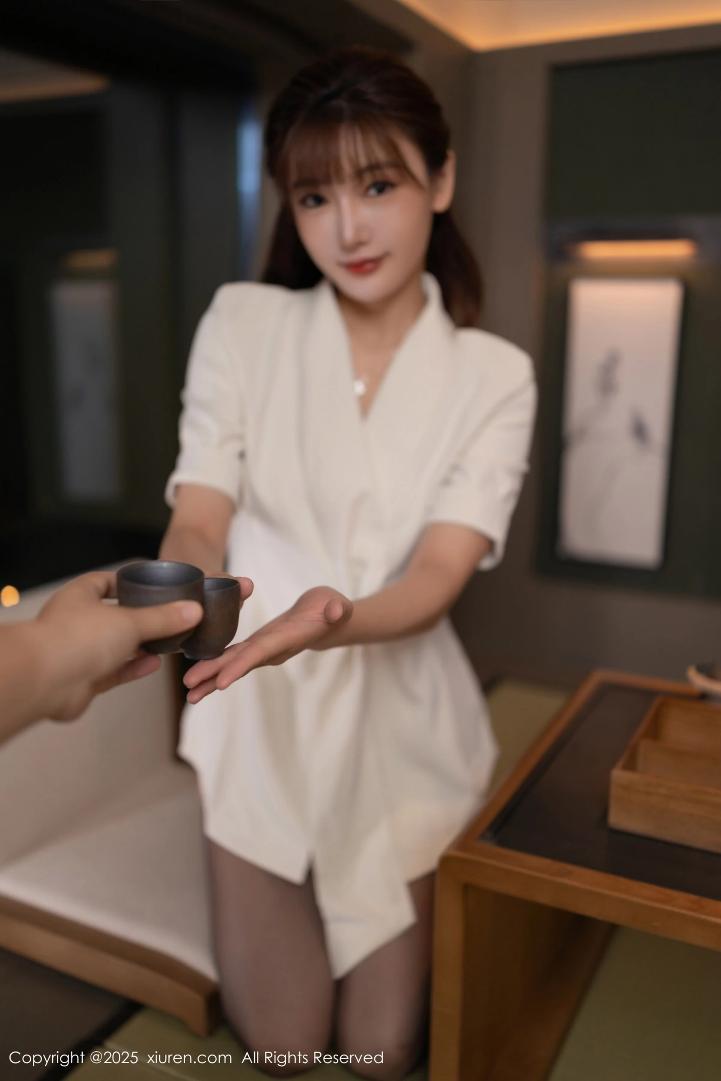 秀人集.com_[XiuRen秀人网]No.10650_模特陆萱萱性感白色西装露黑色内衣配超薄黑丝秀美腿诱惑写真70P