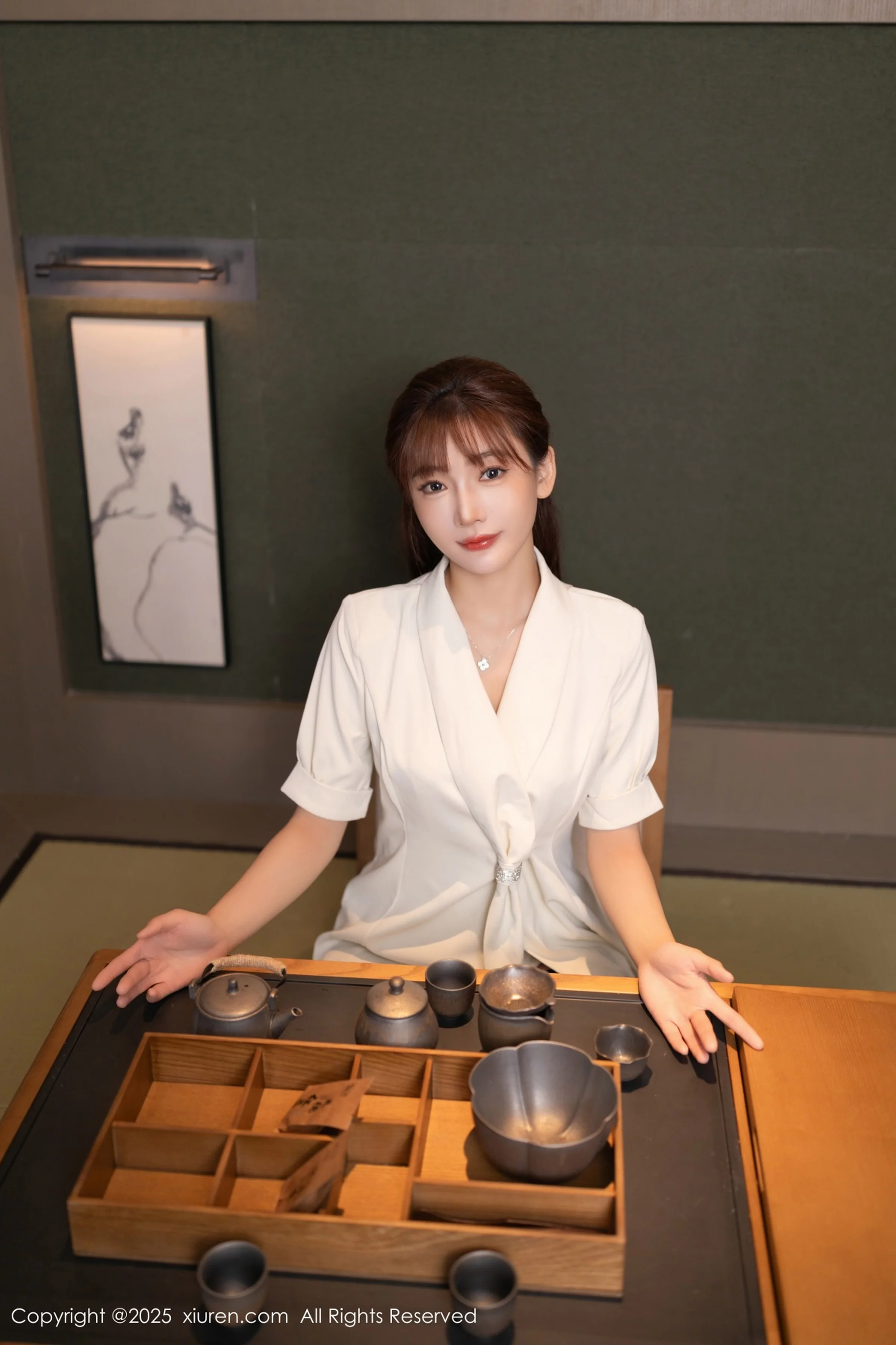 秀人集.com_[XiuRen秀人网]No.10650_模特陆萱萱性感白色西装露黑色内衣配超薄黑丝秀美腿诱惑写真70P