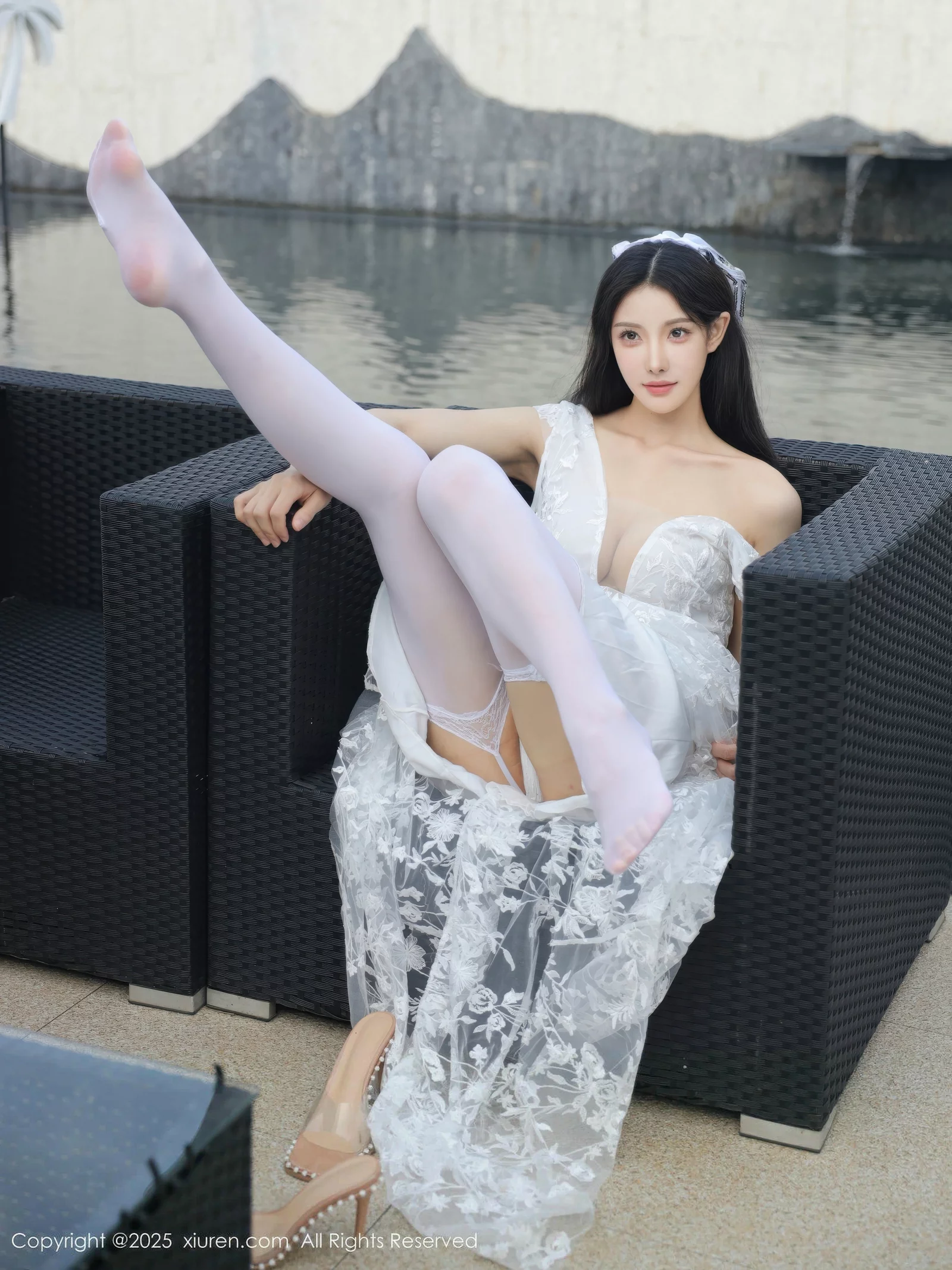 秀人集.com_[XiuRen秀人网]No.10661_模特梨霜儿性感低胸白色婚纱配白色丝袜秀丰腴身材完美诱惑写真82P