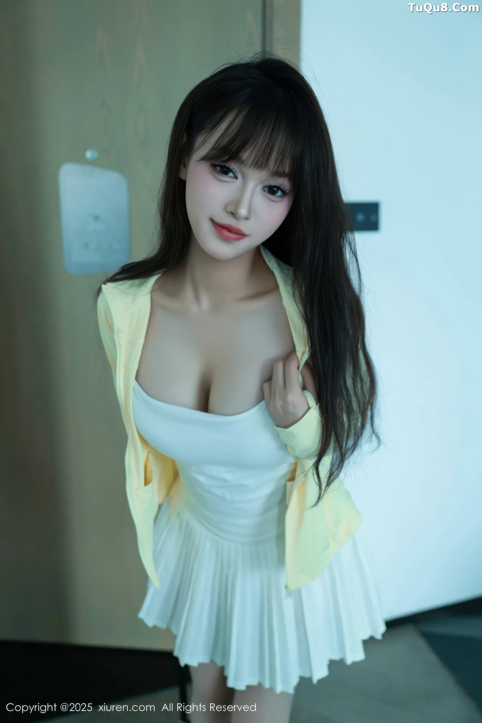 秀人集.com_[XiuRen秀人网]No.10702_模特糯咪性感白色低胸连衣短裙配白色丝袜秀完美身材诱惑写真82P