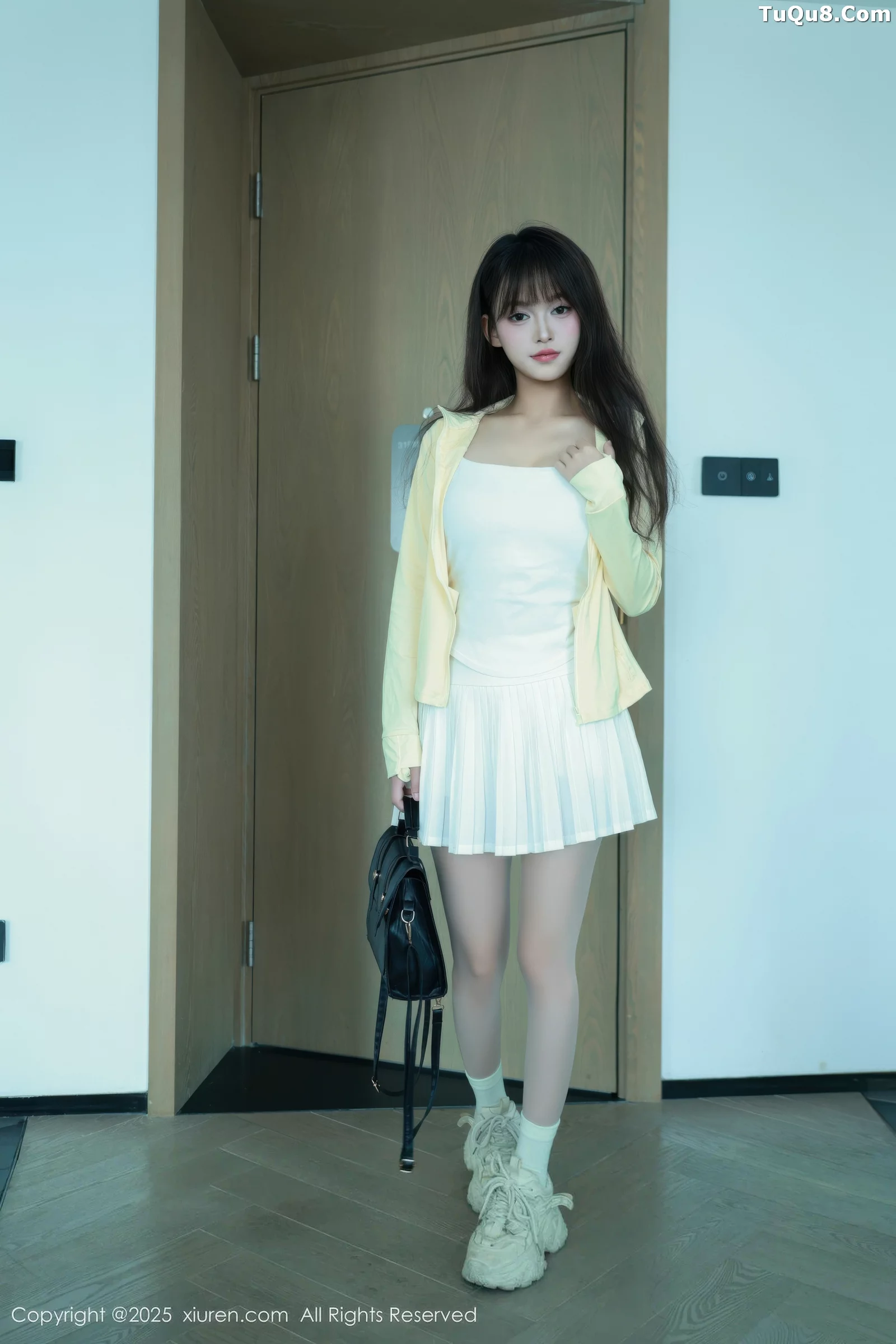 秀人集.com_[XiuRen秀人网]No.10702_模特糯咪性感白色低胸连衣短裙配白色丝袜秀完美身材诱惑写真82P