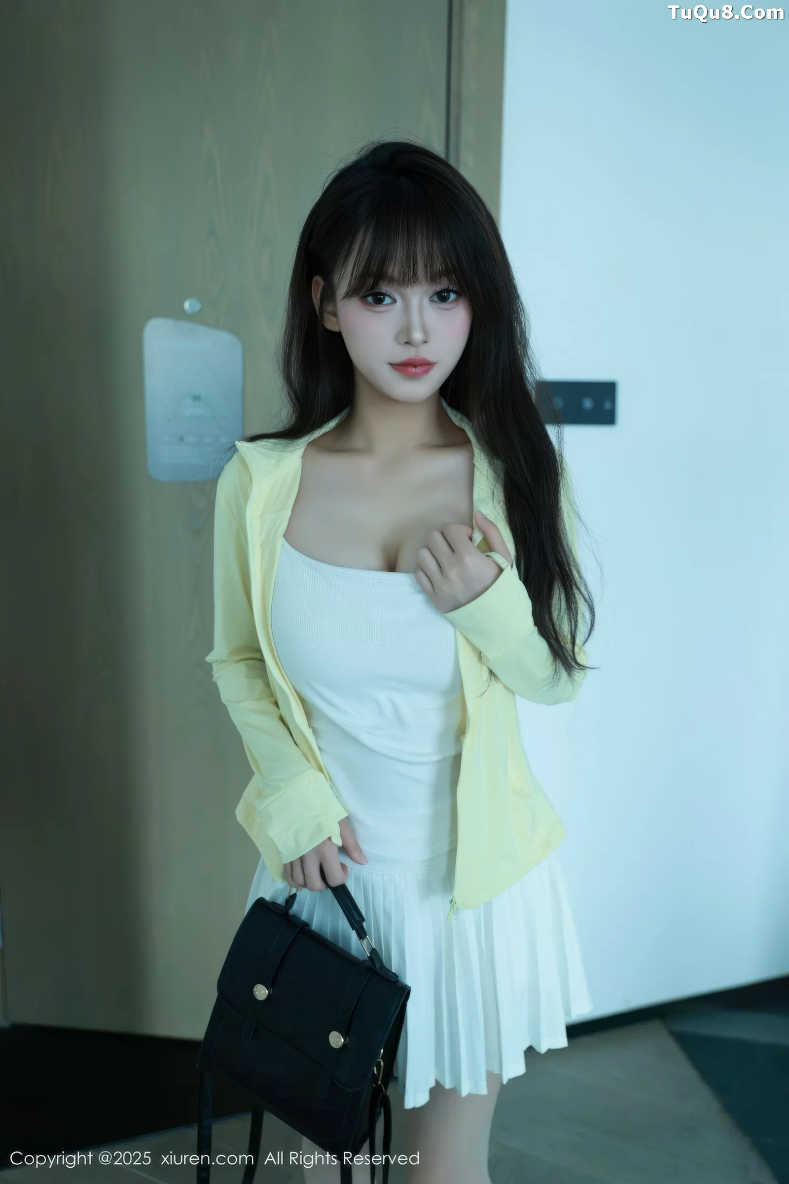 秀人集.com_[XiuRen秀人网]No.10702_模特糯咪性感白色低胸连衣短裙配白色丝袜秀完美身材诱惑写真82P