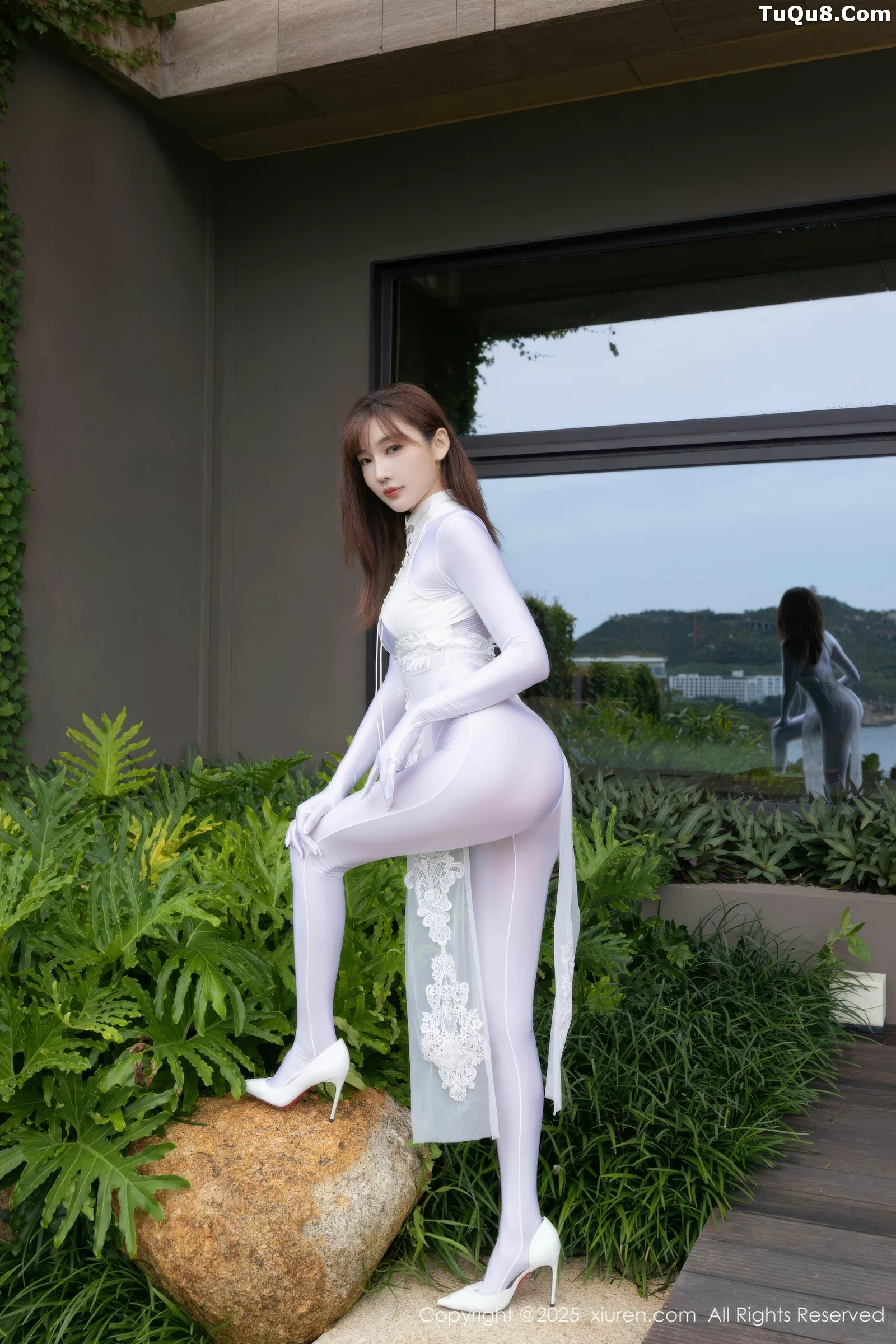 秀人集.com_[XiuRen秀人网]No.10704_模特陆萱萱性感白色情趣旗袍露白色连体衣秀完美身材诱惑写真80P