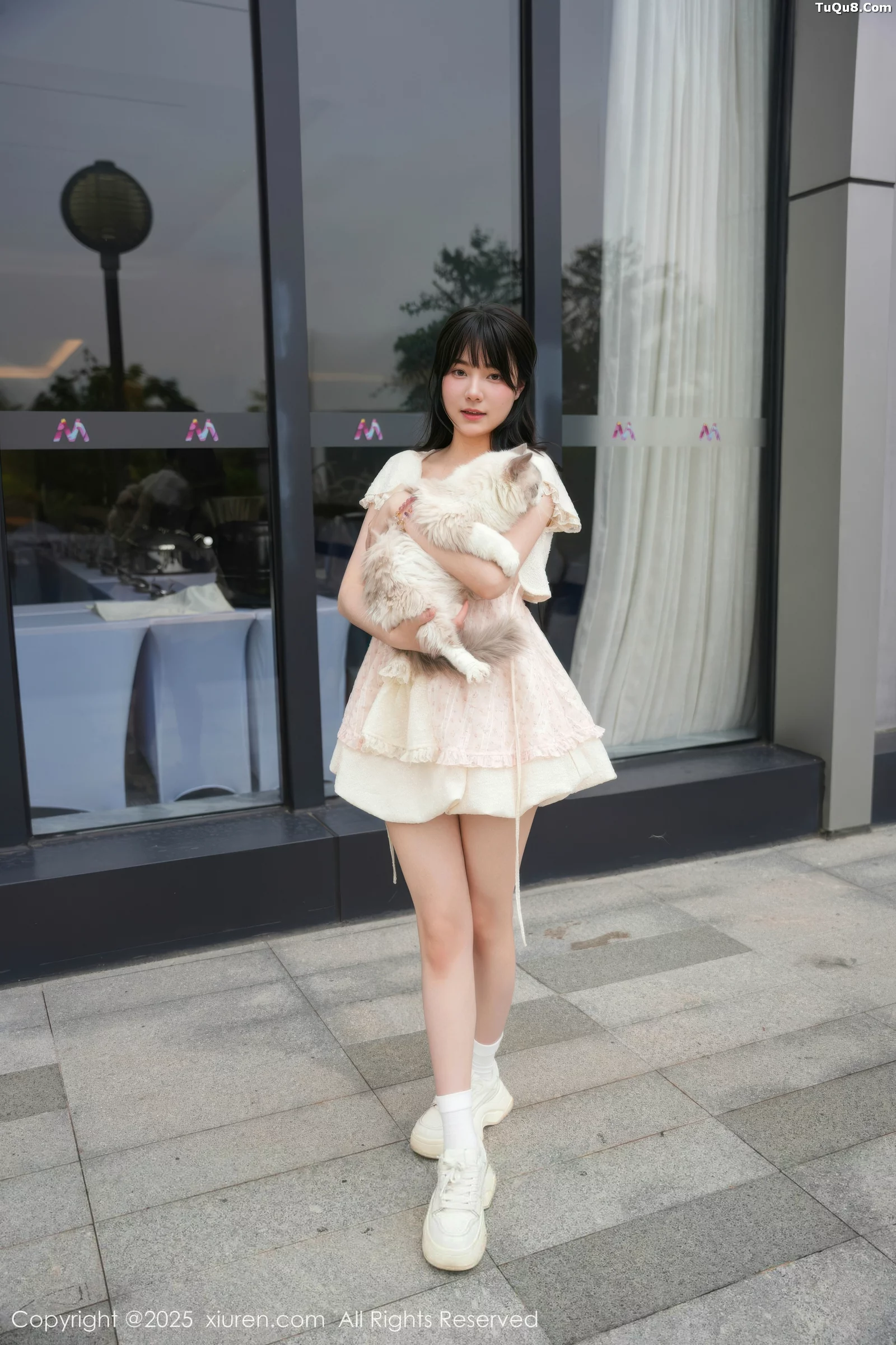 秀人集.com_[XiuRen秀人网]No.10734_模特软情性感浅色连衣短裙配白色腿袜秀翘臀模特撩人诱惑写真75P