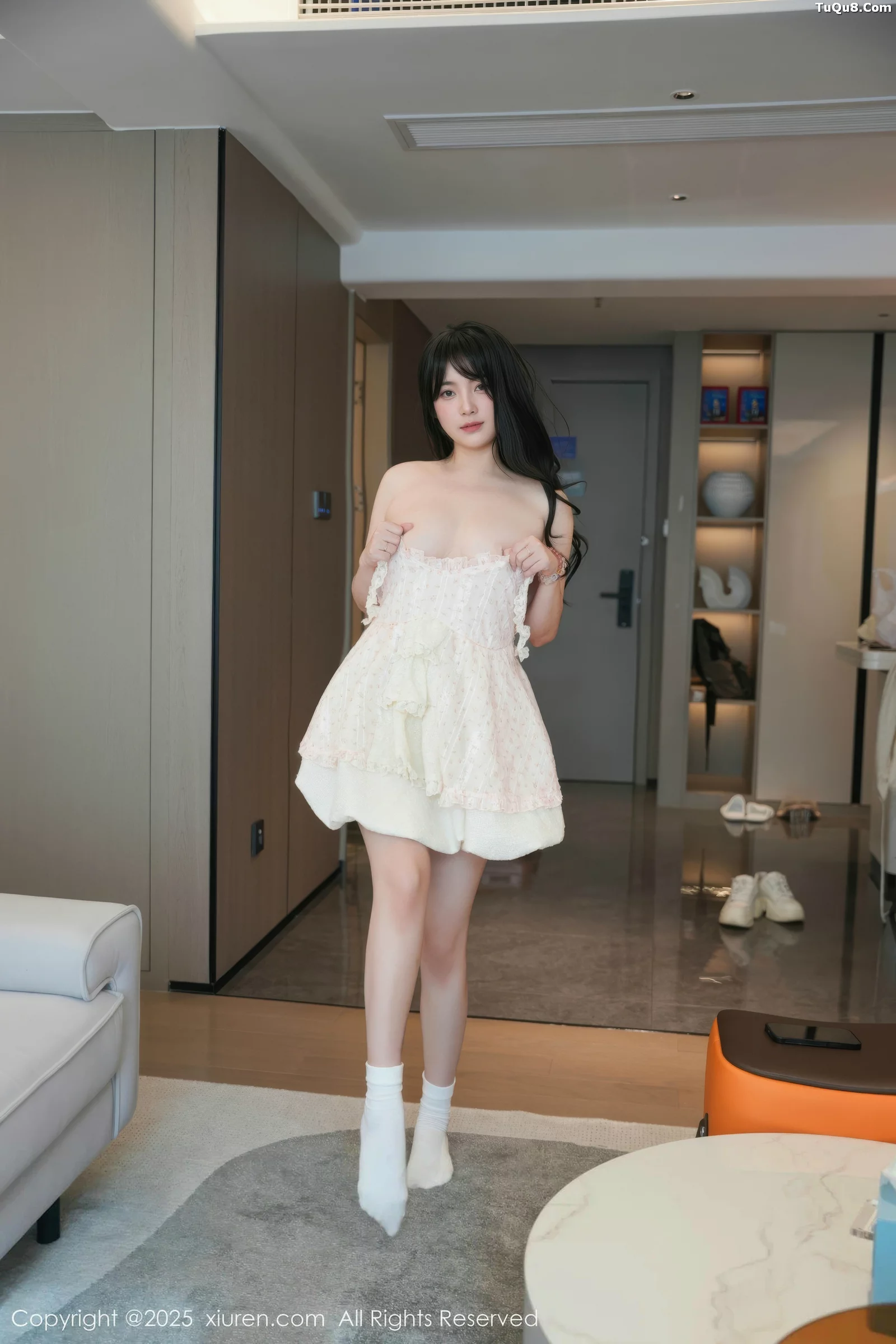 秀人集.com_[XiuRen秀人网]No.10734_模特软情性感浅色连衣短裙配白色腿袜秀翘臀模特撩人诱惑写真75P