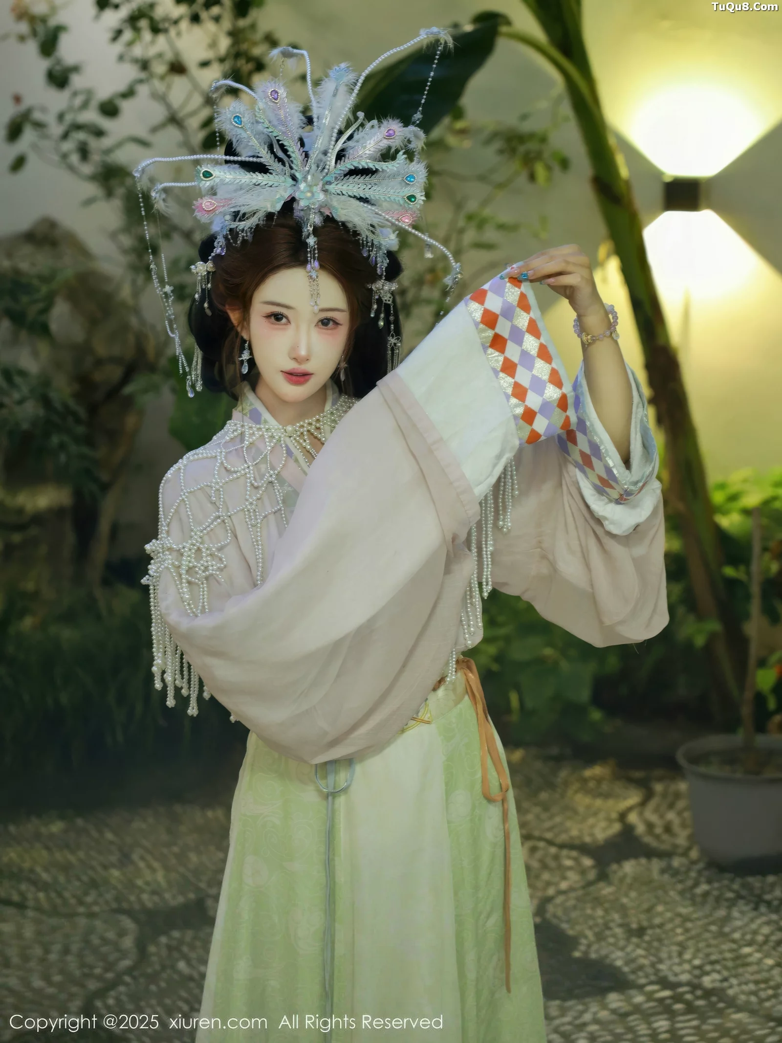 秀人集.com_[XiuRen秀人网]No.10736_模特金允希Yuki性感浅色古装薄纱服饰秀丰腴身材迷人诱惑写真80P