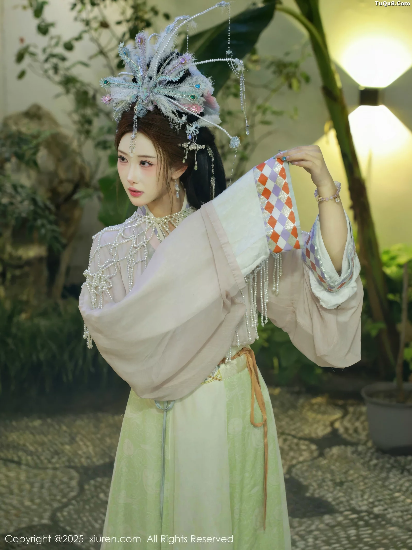 秀人集.com_[XiuRen秀人网]No.10736_模特金允希Yuki性感浅色古装薄纱服饰秀丰腴身材迷人诱惑写真80P