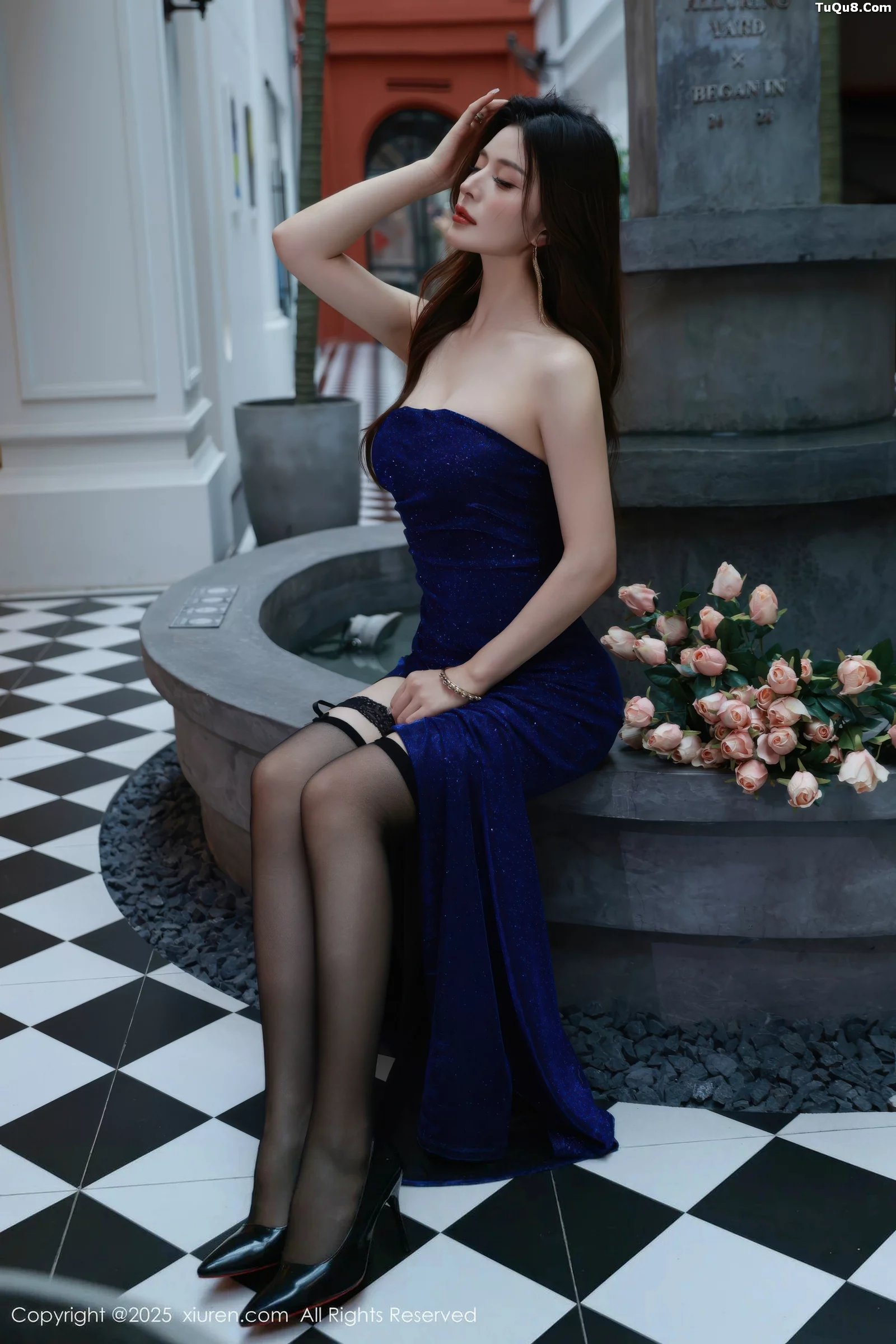 秀人集.com_[XiuRen秀人网]No.10740_模特阿依莎性感蓝色连衣裙露蓝色内衣配黑丝袜秀曼妙身材诱惑写真71P