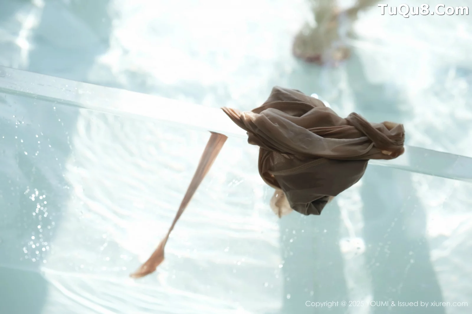 秀人集.com_[YouMi尤蜜荟]Vol.1160_模特心妍小公主性感浅色连衣短裙配超薄肉丝秀丰满身材诱惑写真49P