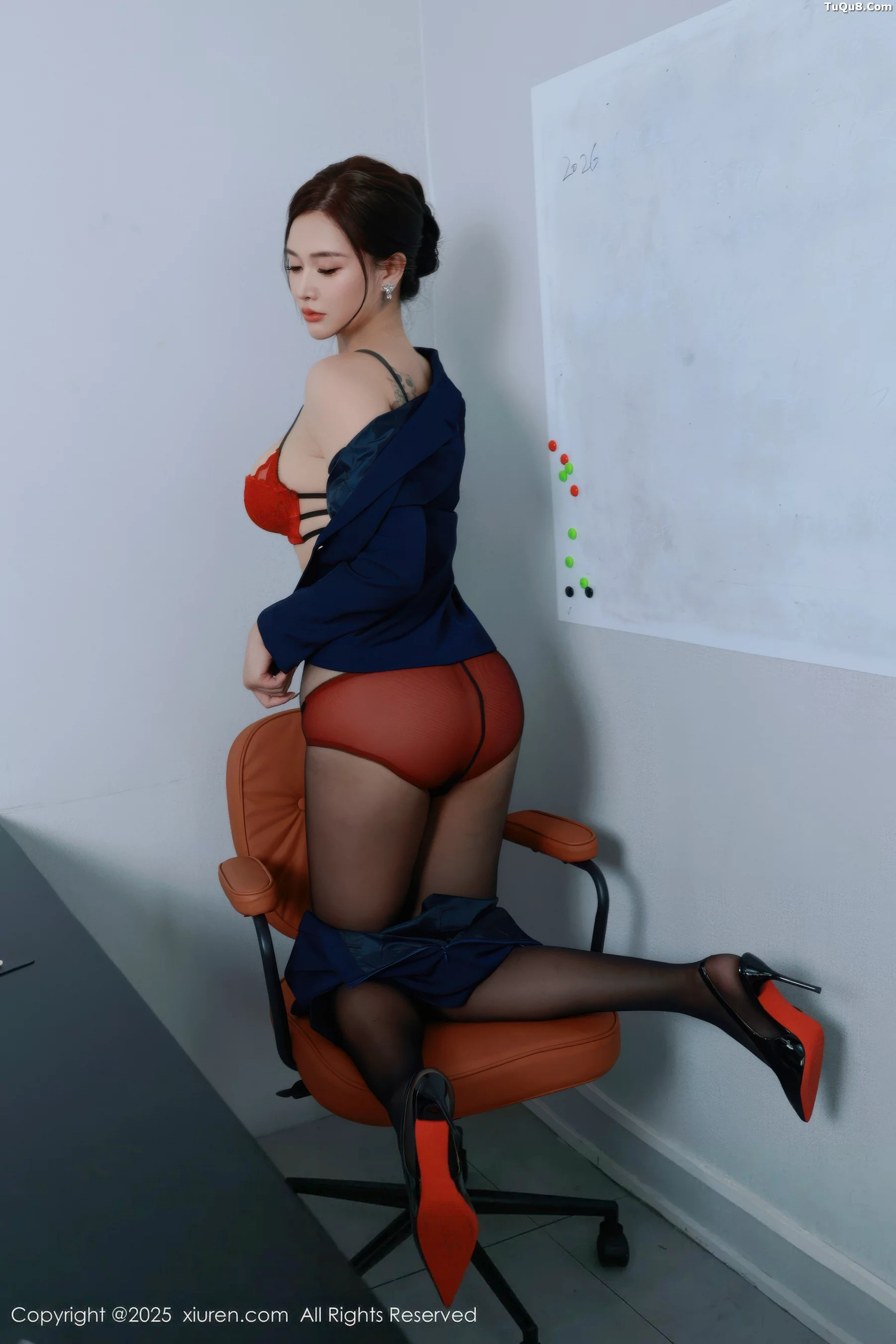 秀人集.com_[XiuRen秀人网]No.10751_模特娜比深色OL服饰露红色内衣配超薄黑丝秀凹凸身材诱惑写真75P