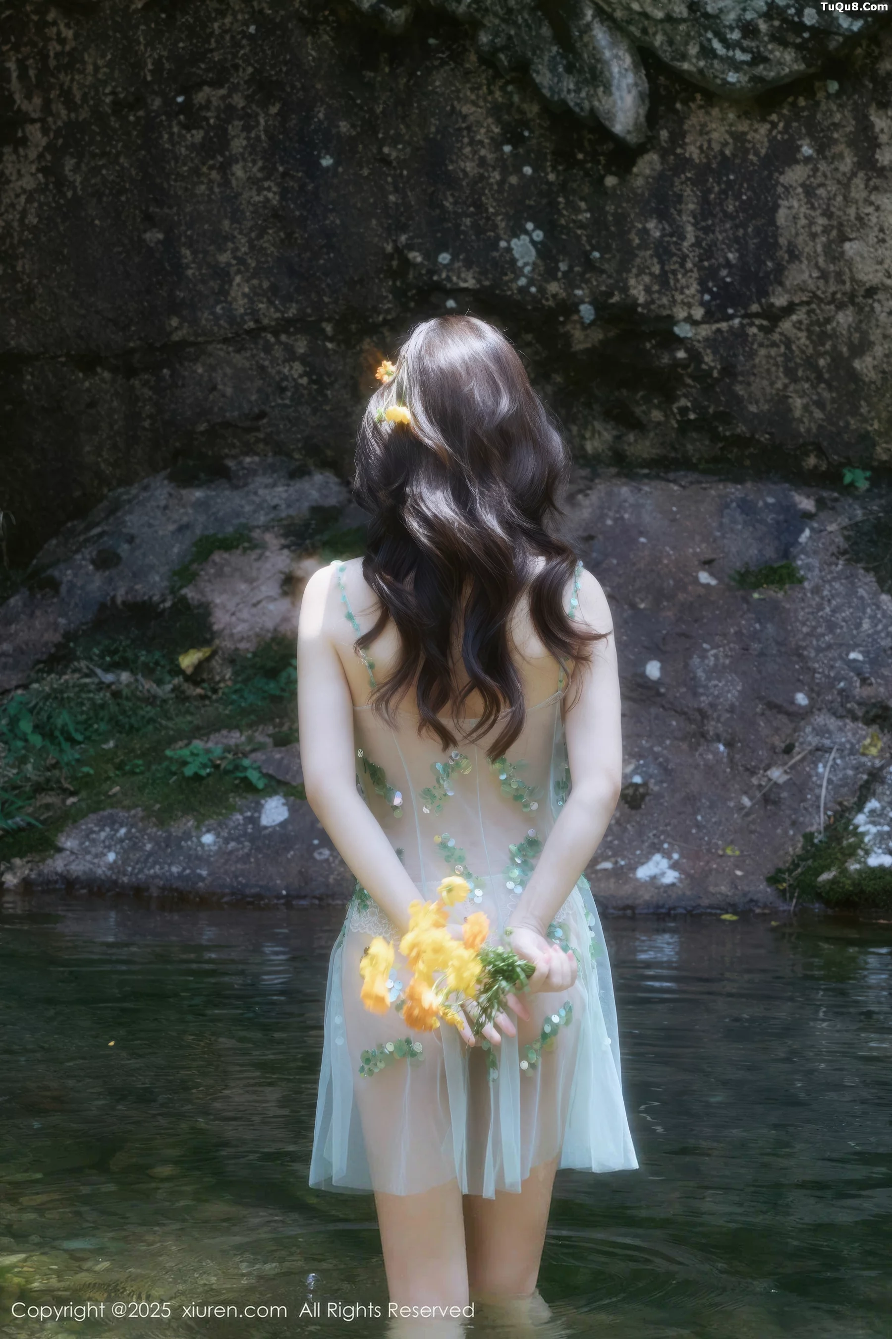 秀人集.com_[XiuRen秀人网]No.10756_模特尹甜甜户外小溪性感薄纱亮片裙湿身秀丰腴身材惹火诱惑写真60P