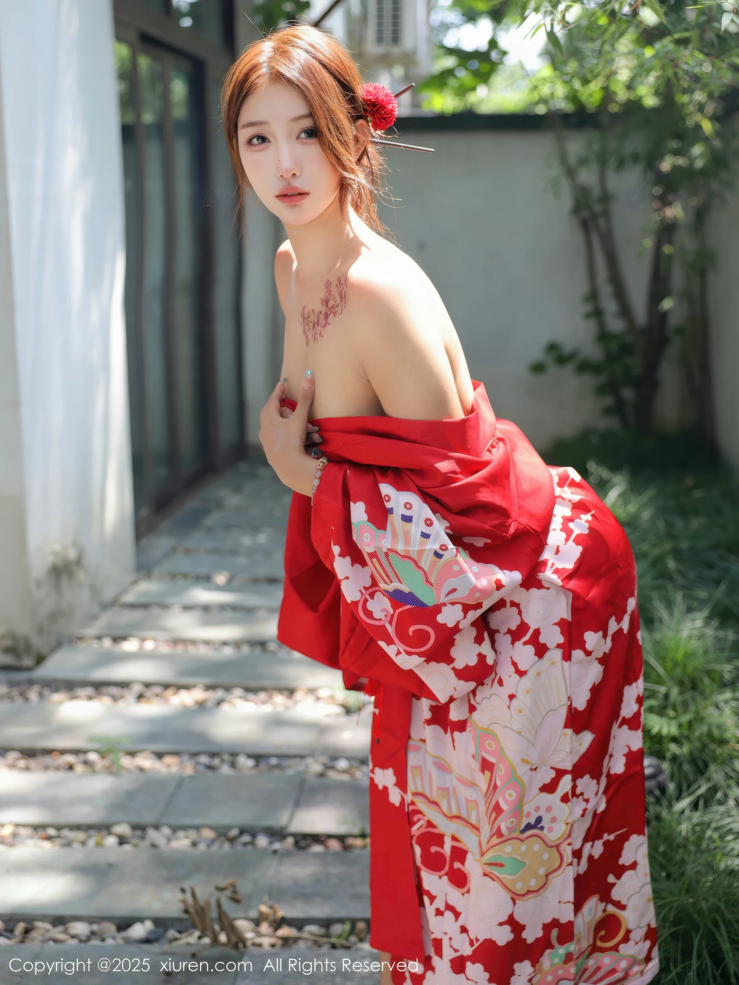 秀人集.com_[XiuRen秀人网]No.10683_模特金允希Yuki户外性感红色和服半脱秀完美身材惹火诱惑写真80P