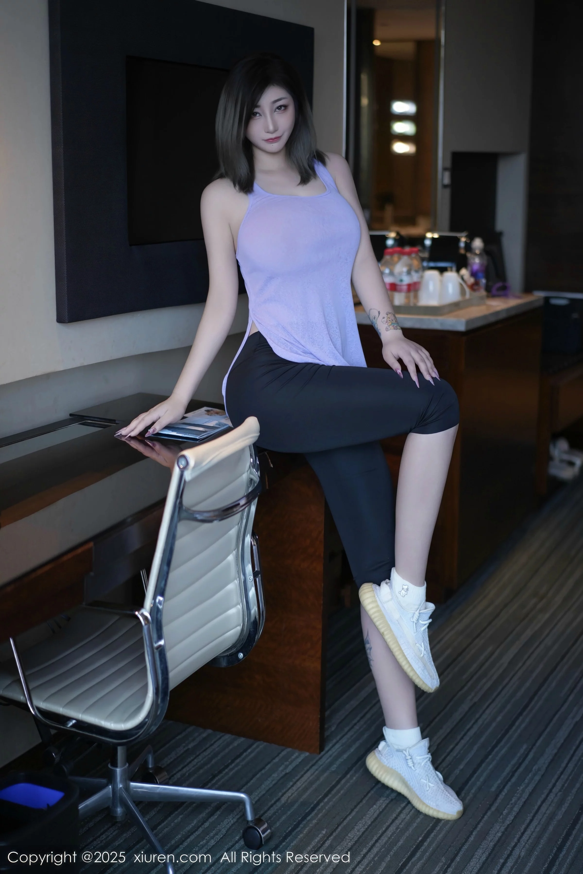 秀人集.com_[XiuRen秀人网]No.10682_女神妲己_Toxic性感紫灰色上衣配黑色短裤秀丰满身材诱惑写真52P