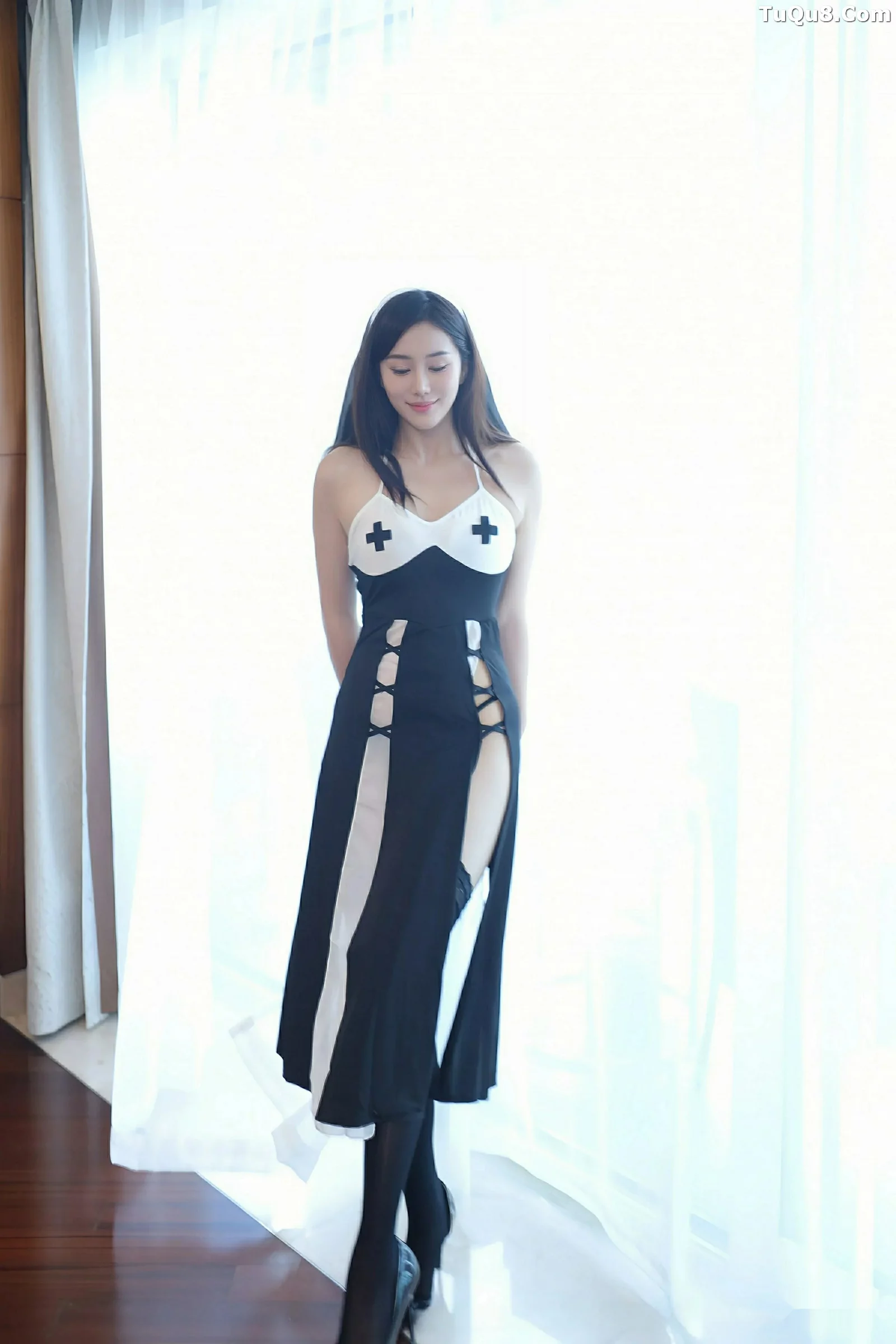 秀人集.com_[XiuRen秀人网]No.10690_模特白薇薇vcvc性感黑白修女服饰配黑色丝袜秀丰腴身材诱惑写真71P