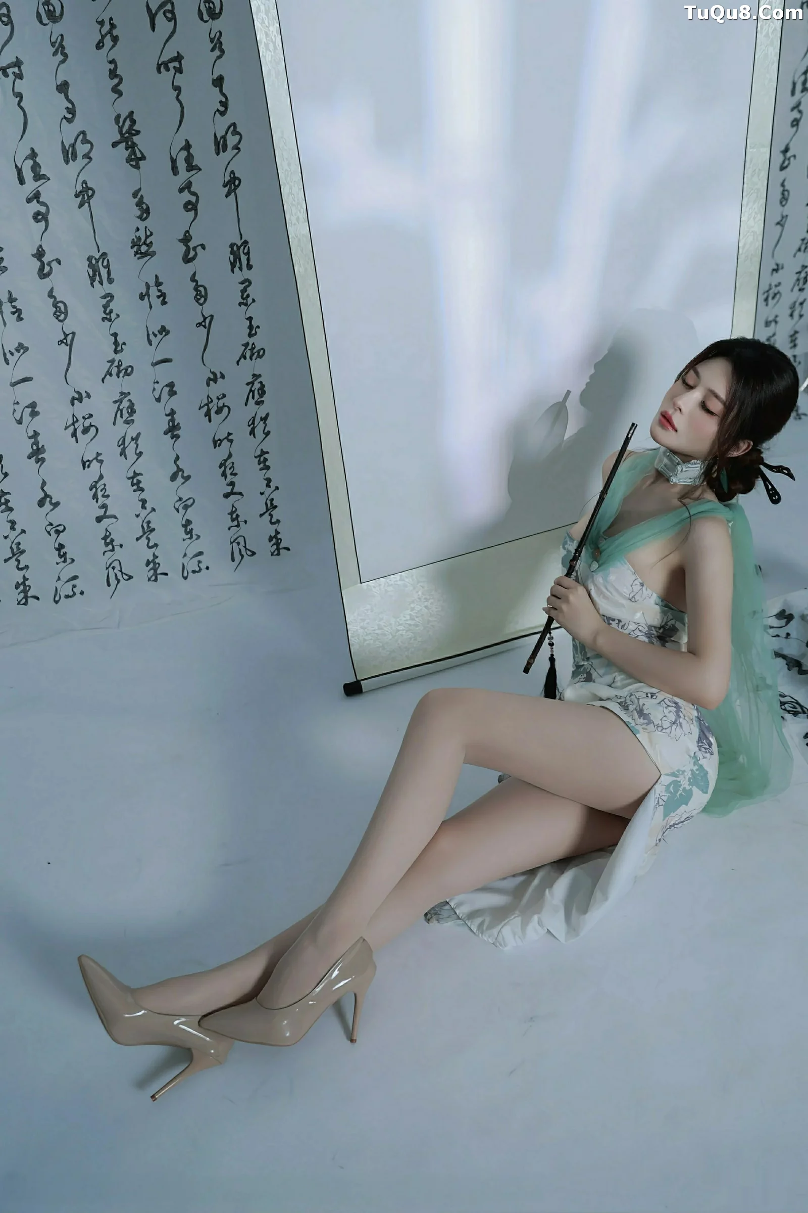 秀人集.com_[XiuRen秀人网]No.10694_模特阿依莎性感浅色古风服饰配超薄肉色秀高挑曼妙身材诱惑写真82P