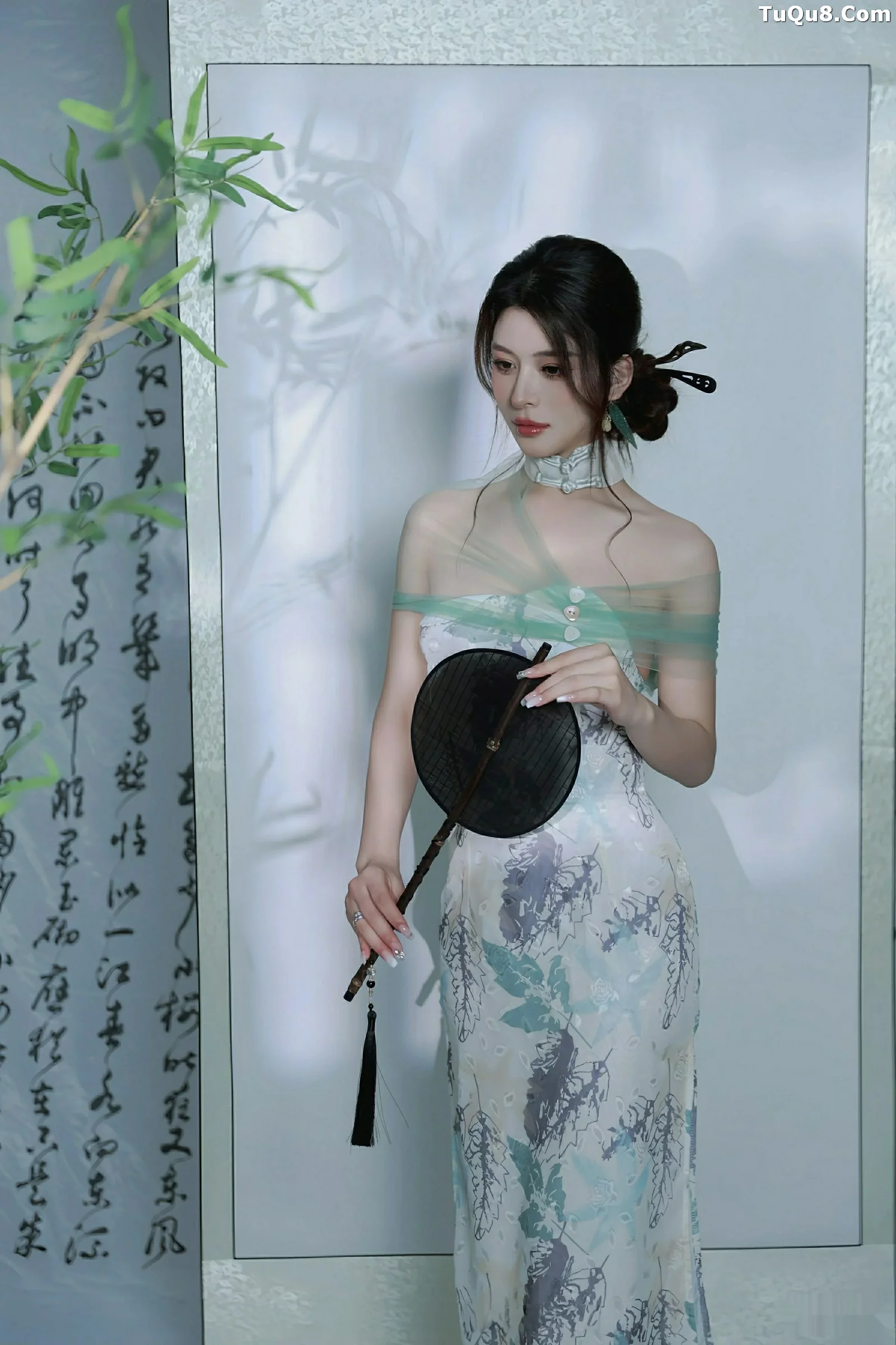 秀人集.com_[XiuRen秀人网]No.10694_模特阿依莎性感浅色古风服饰配超薄肉色秀高挑曼妙身材诱惑写真82P