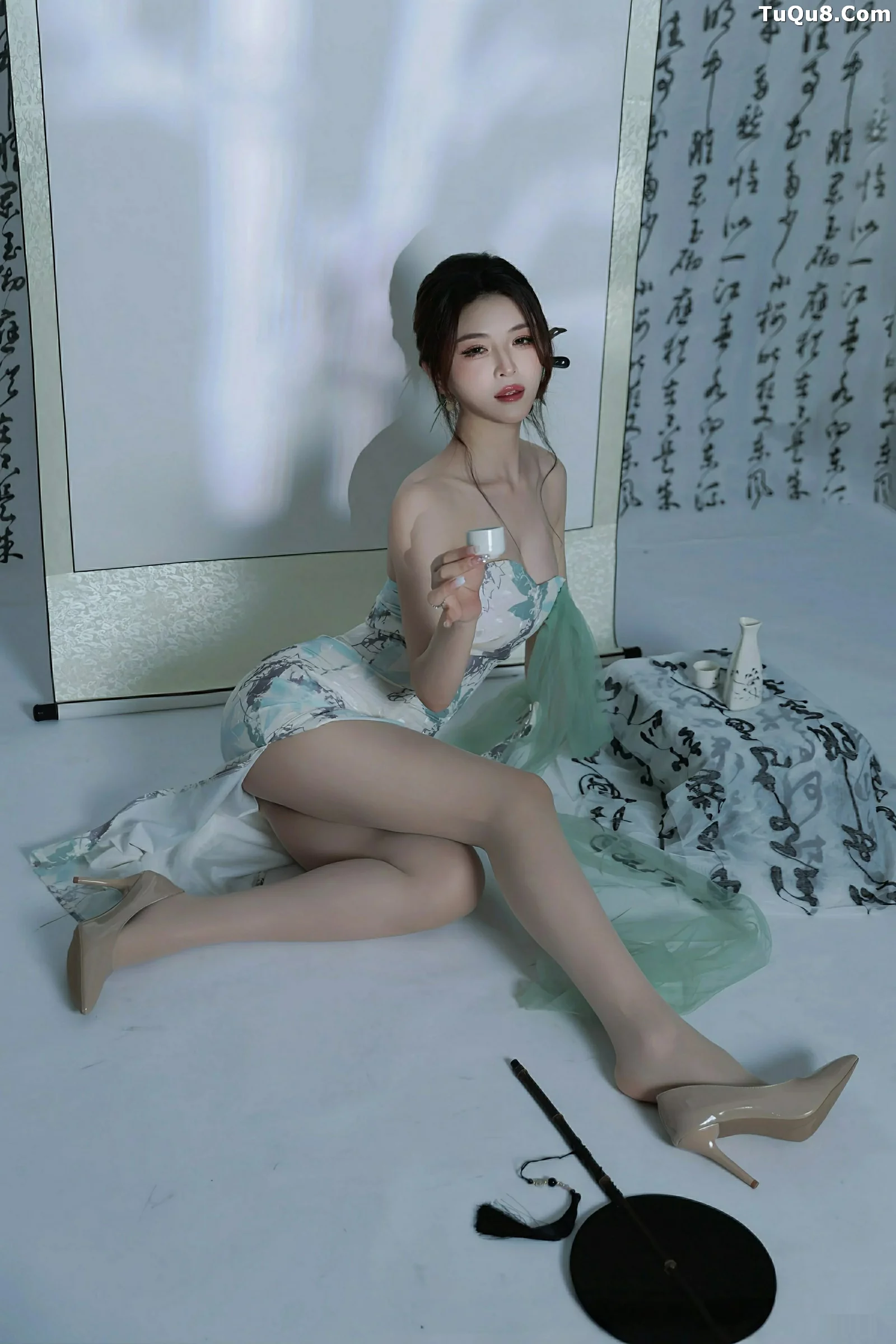 秀人集.com_[XiuRen秀人网]No.10694_模特阿依莎性感浅色古风服饰配超薄肉色秀高挑曼妙身材诱惑写真82P