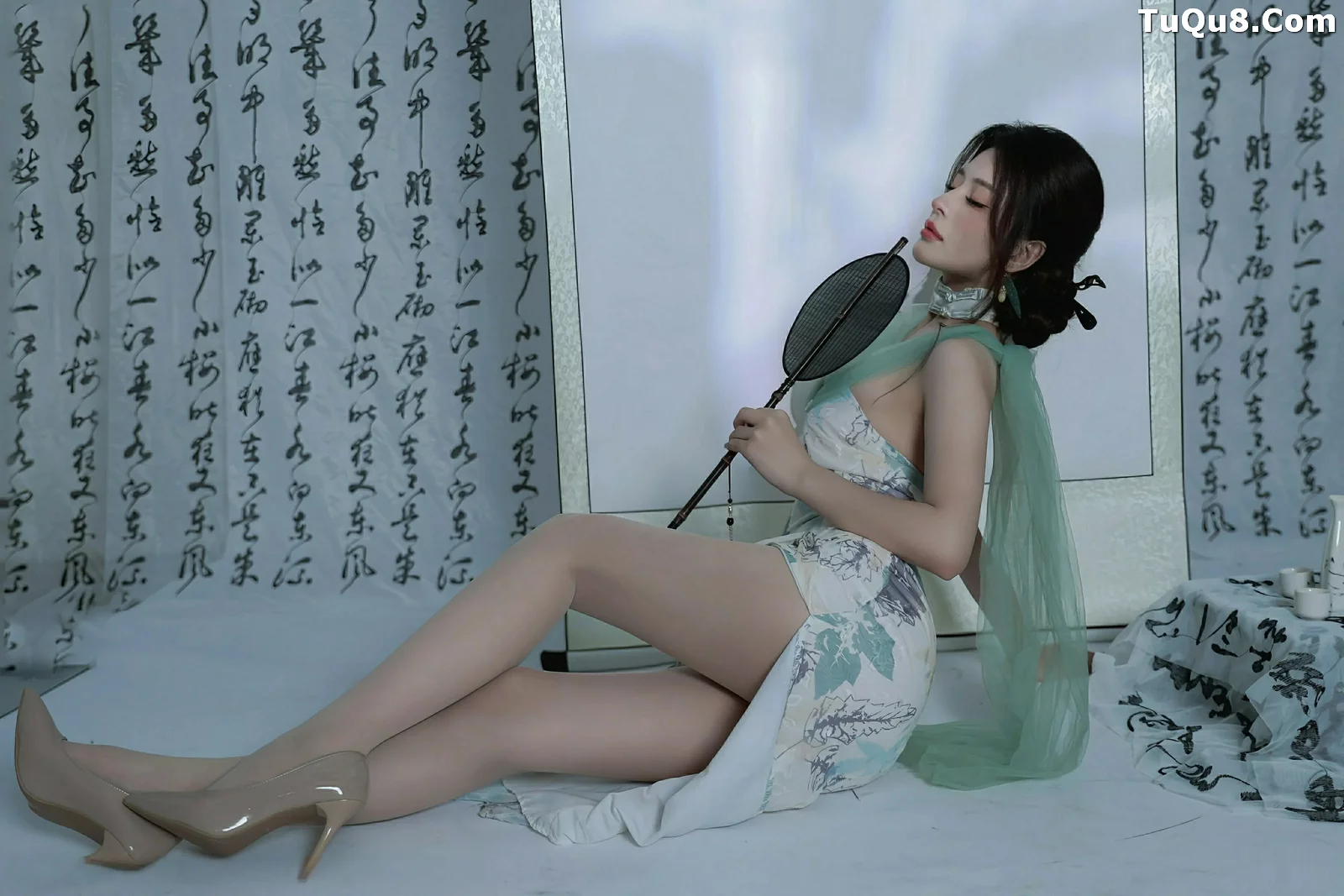 秀人集.com_[XiuRen秀人网]No.10694_模特阿依莎性感浅色古风服饰配超薄肉色秀高挑曼妙身材诱惑写真82P