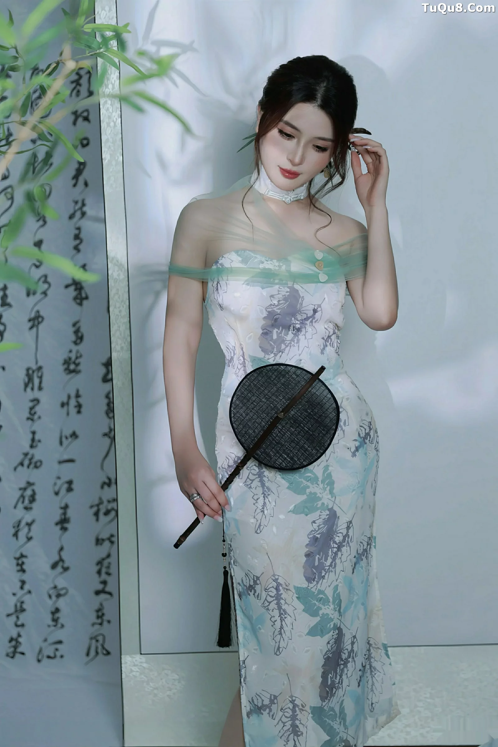 秀人集.com_[XiuRen秀人网]No.10694_模特阿依莎性感浅色古风服饰配超薄肉色秀高挑曼妙身材诱惑写真82P