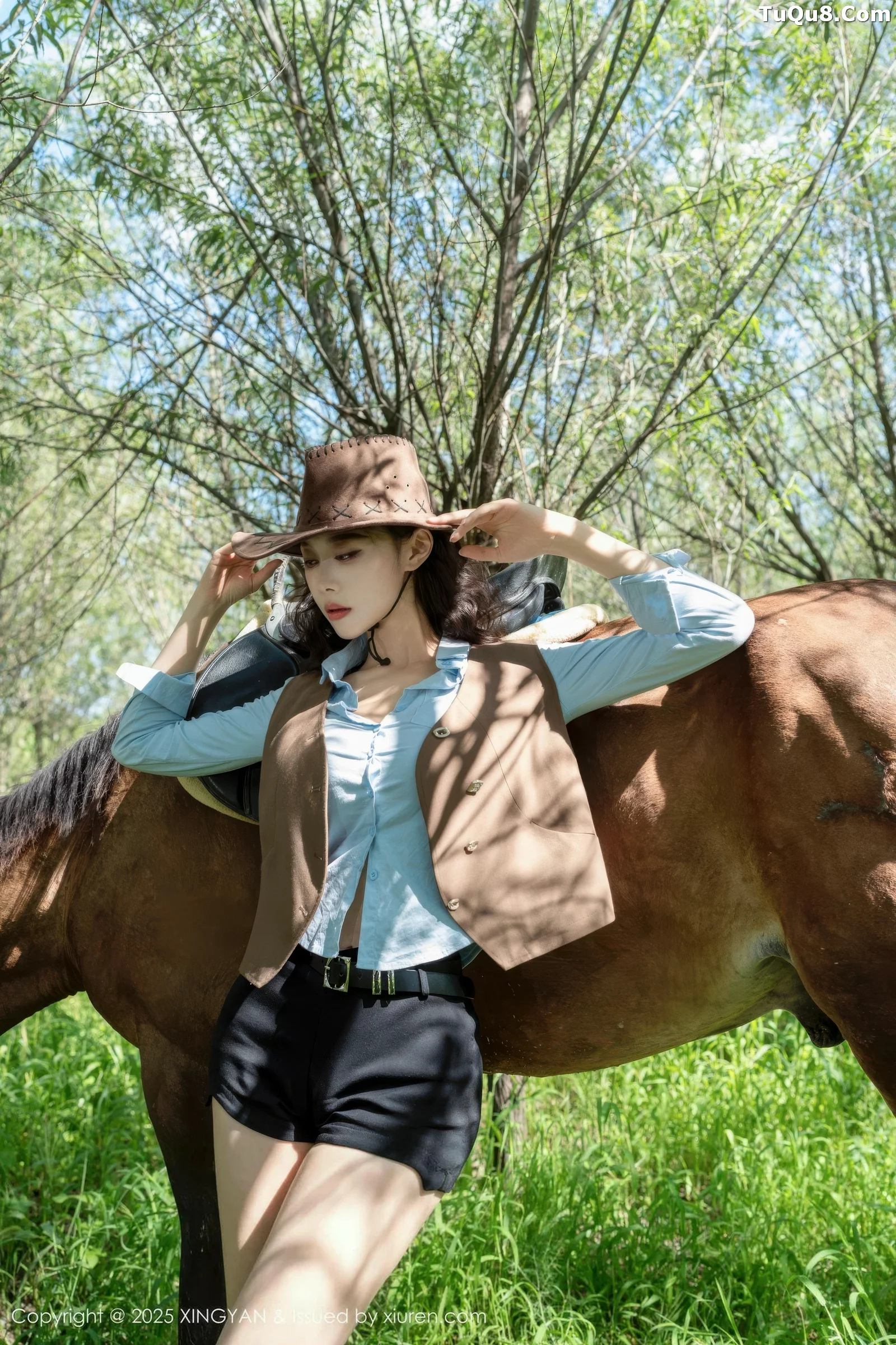 秀人集.com_[XINGYAN星颜社]VOL.391_模特清妙户外性感蓝色衬衫配黑色短裤秀曼妙身姿诱惑写真76P