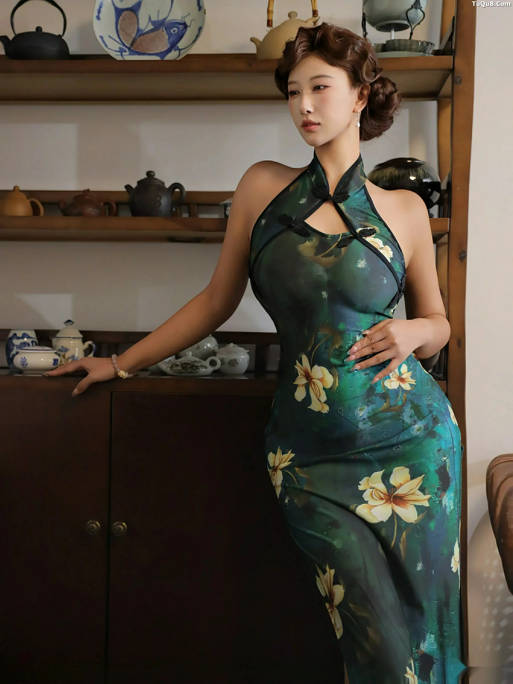 秀人集.com_[XiuRen秀人网]No.10815_模特金允希Yuki性感绿色旗袍配超薄肉丝秀丰腴身材迷人诱惑写真78P