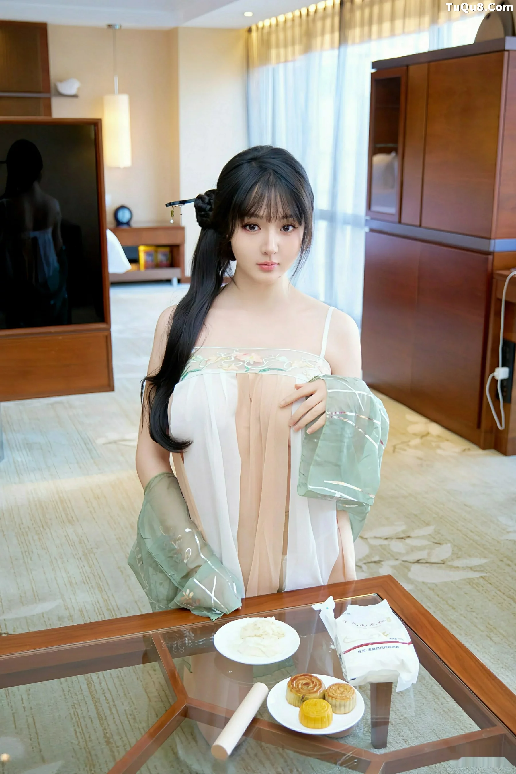 秀人集.com_[XiuRen秀人网]No.10818_新人模特沈南汐RuRu性感浅色古风服饰配超薄肉丝秀美腿诱惑写真56P