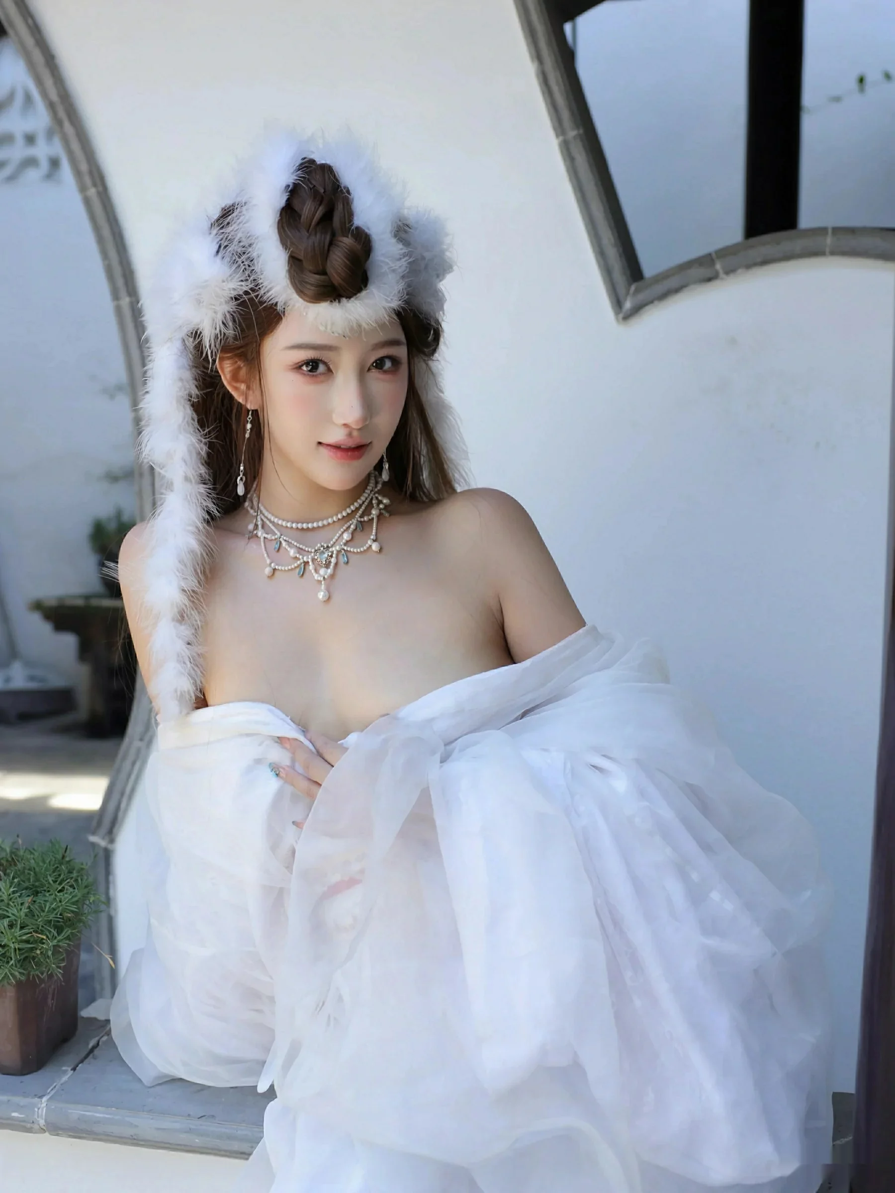 秀人集.com_[XiuRen秀人网]No.10843_模特金允希Yuki性感白色锦毛鼠装扮低胸秀丰腴身材完美诱惑写真78P