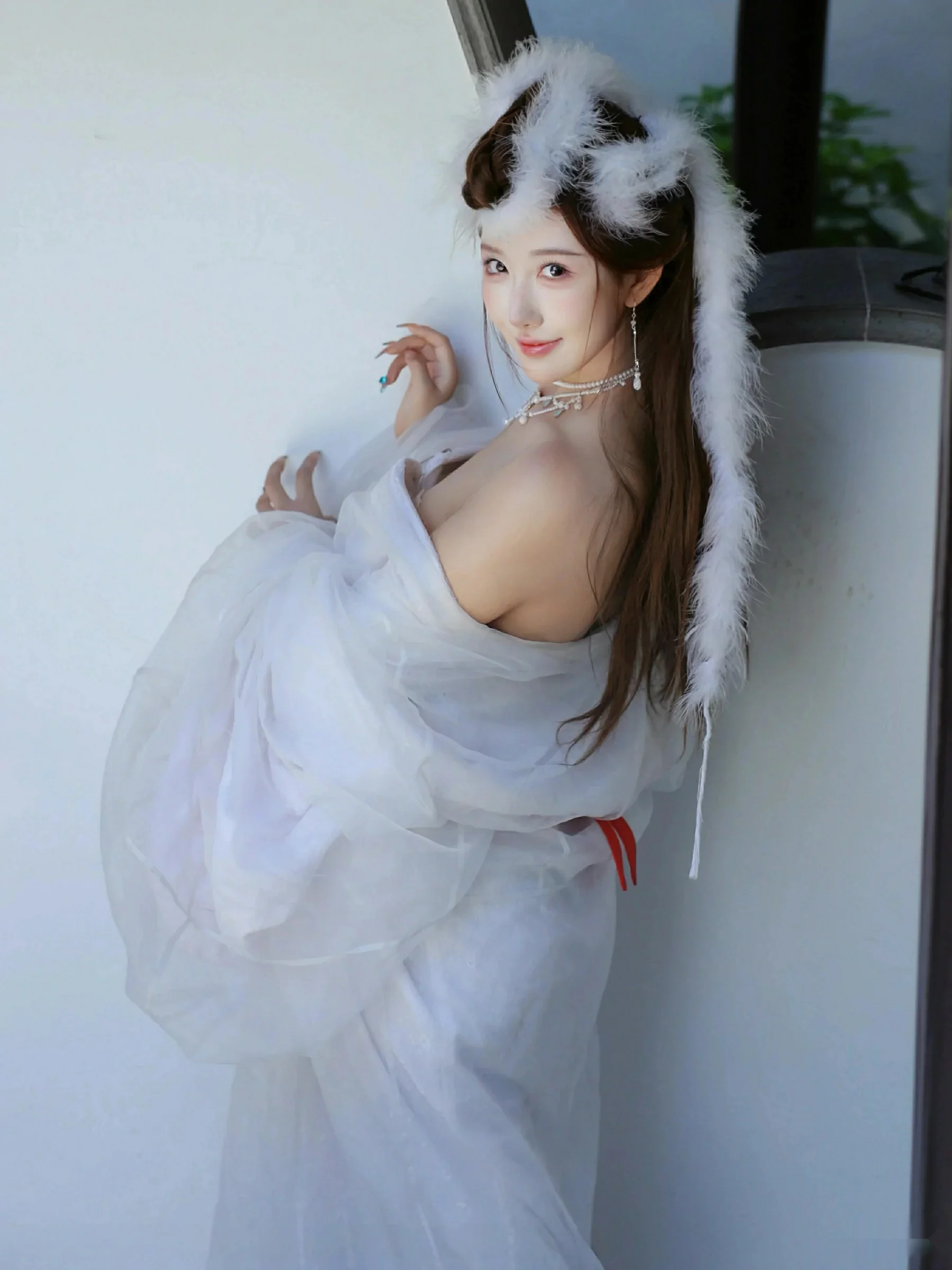 秀人集.com_[XiuRen秀人网]No.10843_模特金允希Yuki性感白色锦毛鼠装扮低胸秀丰腴身材完美诱惑写真78P