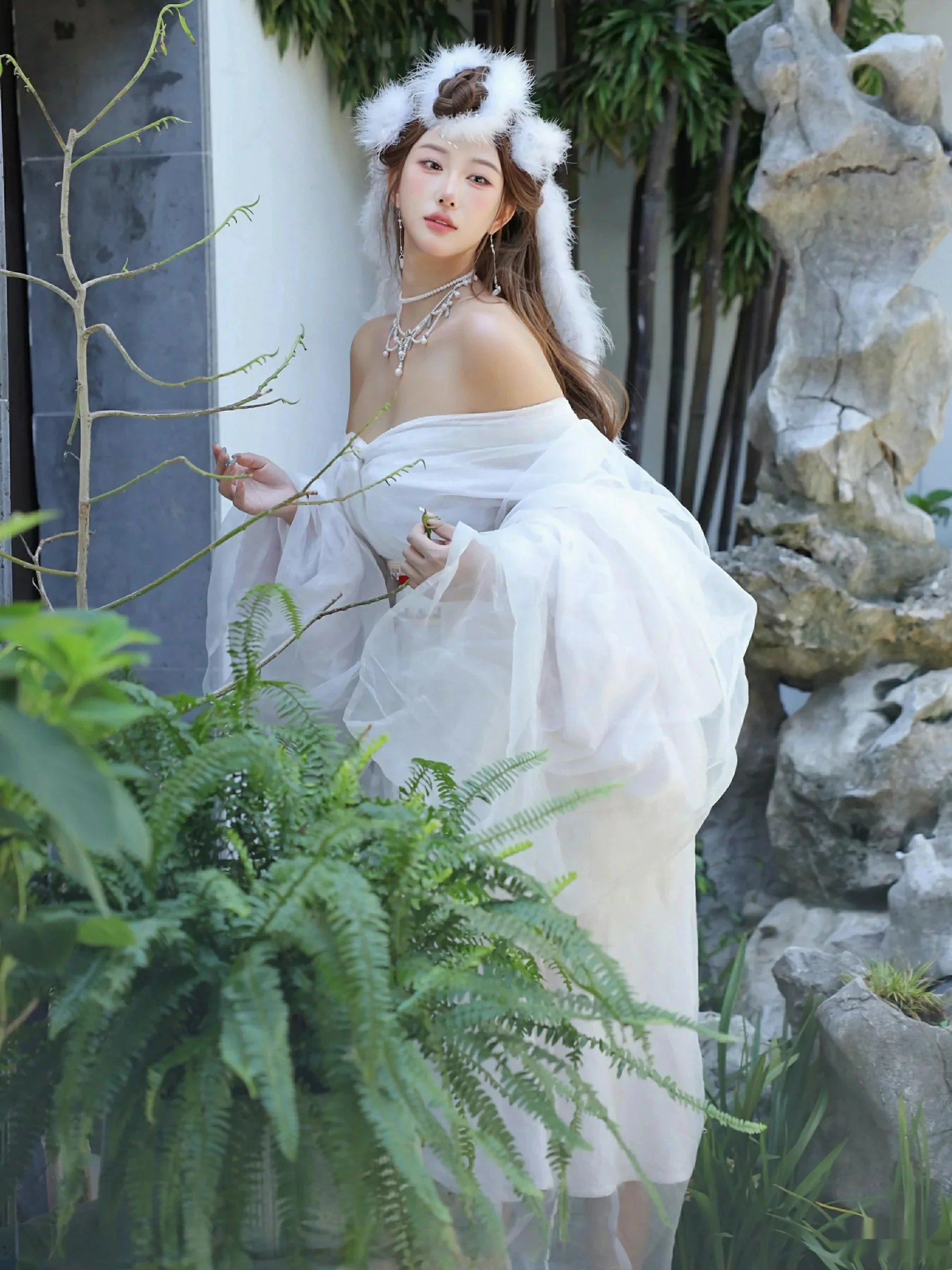 秀人集.com_[XiuRen秀人网]No.10843_模特金允希Yuki性感白色锦毛鼠装扮低胸秀丰腴身材完美诱惑写真78P