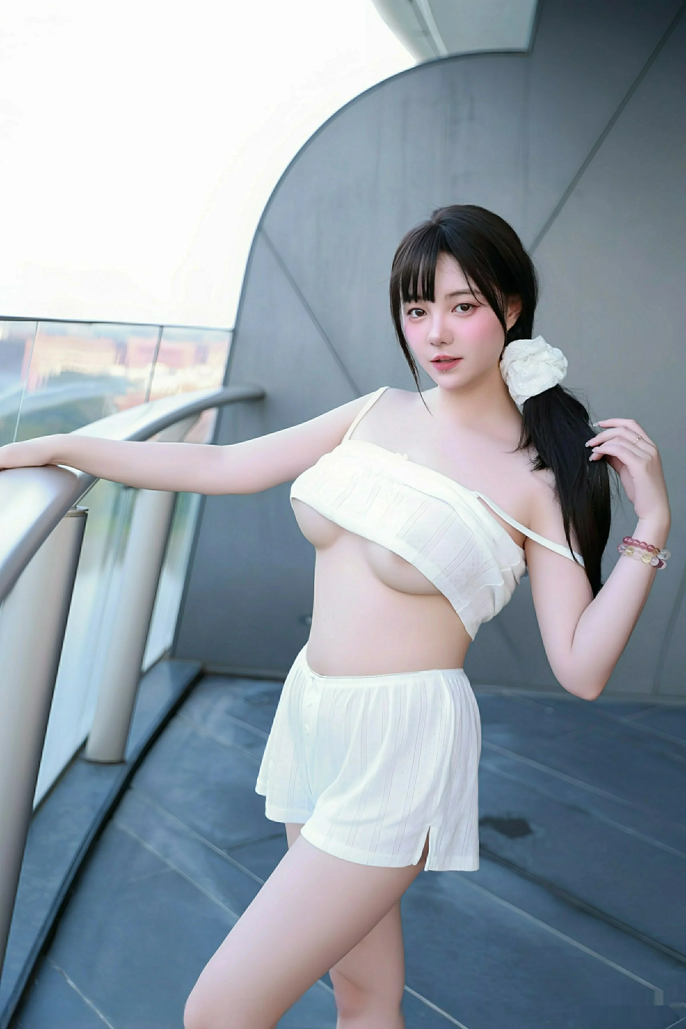 秀人集.com_[XiuRen秀人网]No.10841_模特软情性感白色低胸吊带配白色短裤秀丰腴身姿撩人诱惑写真70P