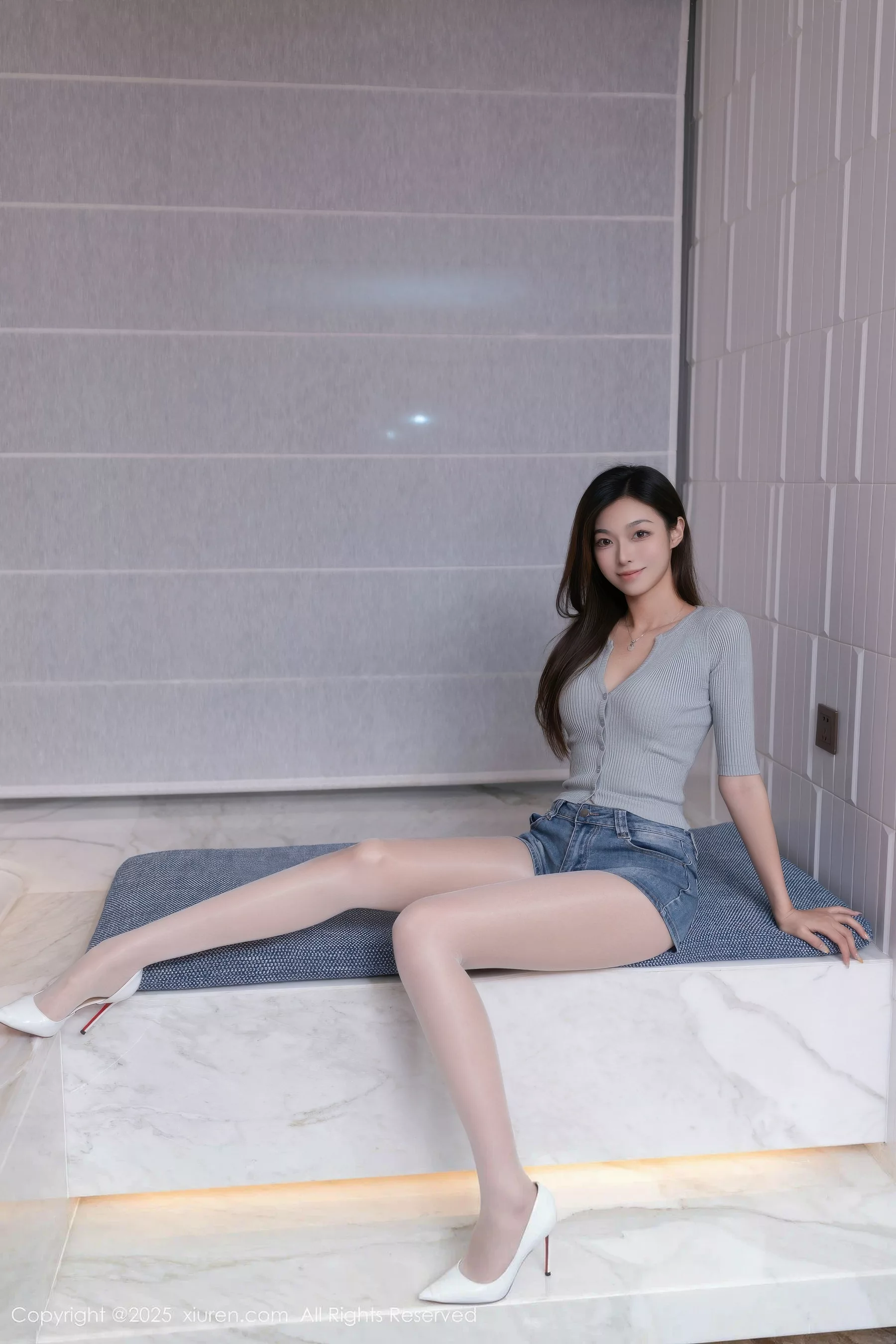 秀人集.com_[XiuRen秀人网]No.10881_模特kiki柚柚性感蓝色超短牛仔裤配原色丝袜秀凹凸身材诱惑写真80P