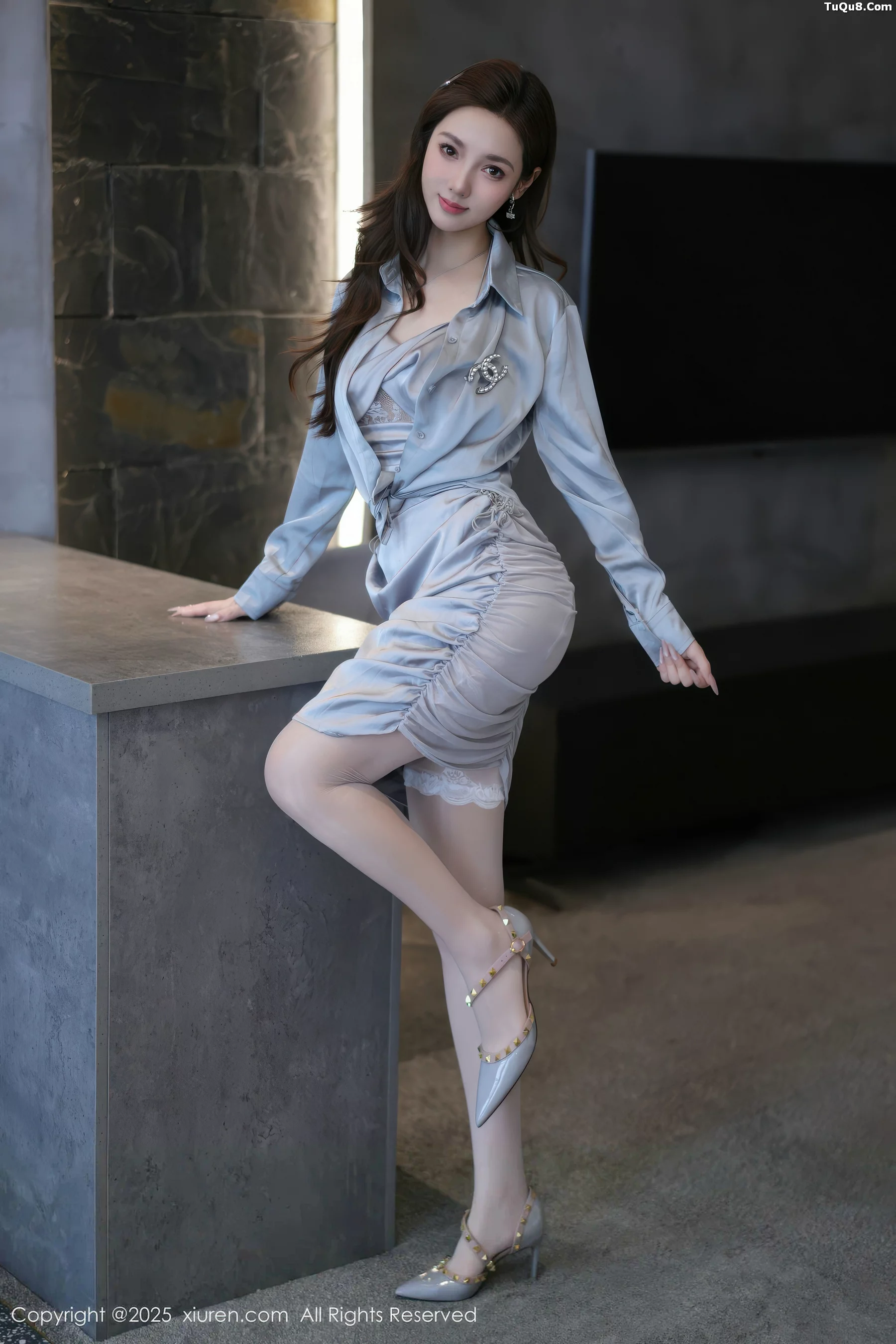 秀人集.com_[XiuRen秀人网]No.10926_模特Twins-桃桃性感浅色连衣短裙配白丝吊袜秀曼妙身姿诱惑写真70P