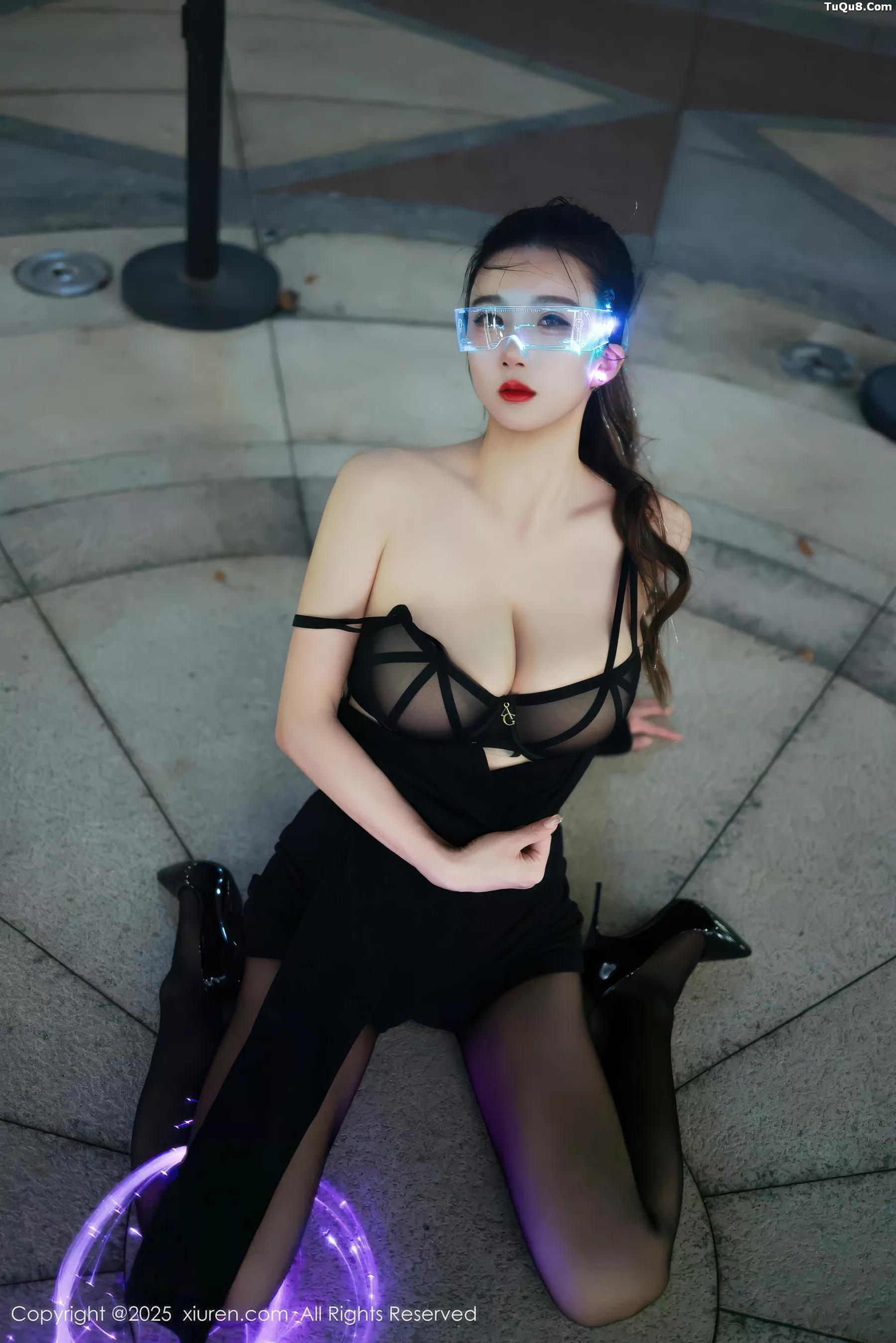 秀人集.com_[XiuRen秀人网]No.10936_模特小肉肉咪性感黑色连衣短裙配超薄黑丝秀凹凸身材诱惑写真77P