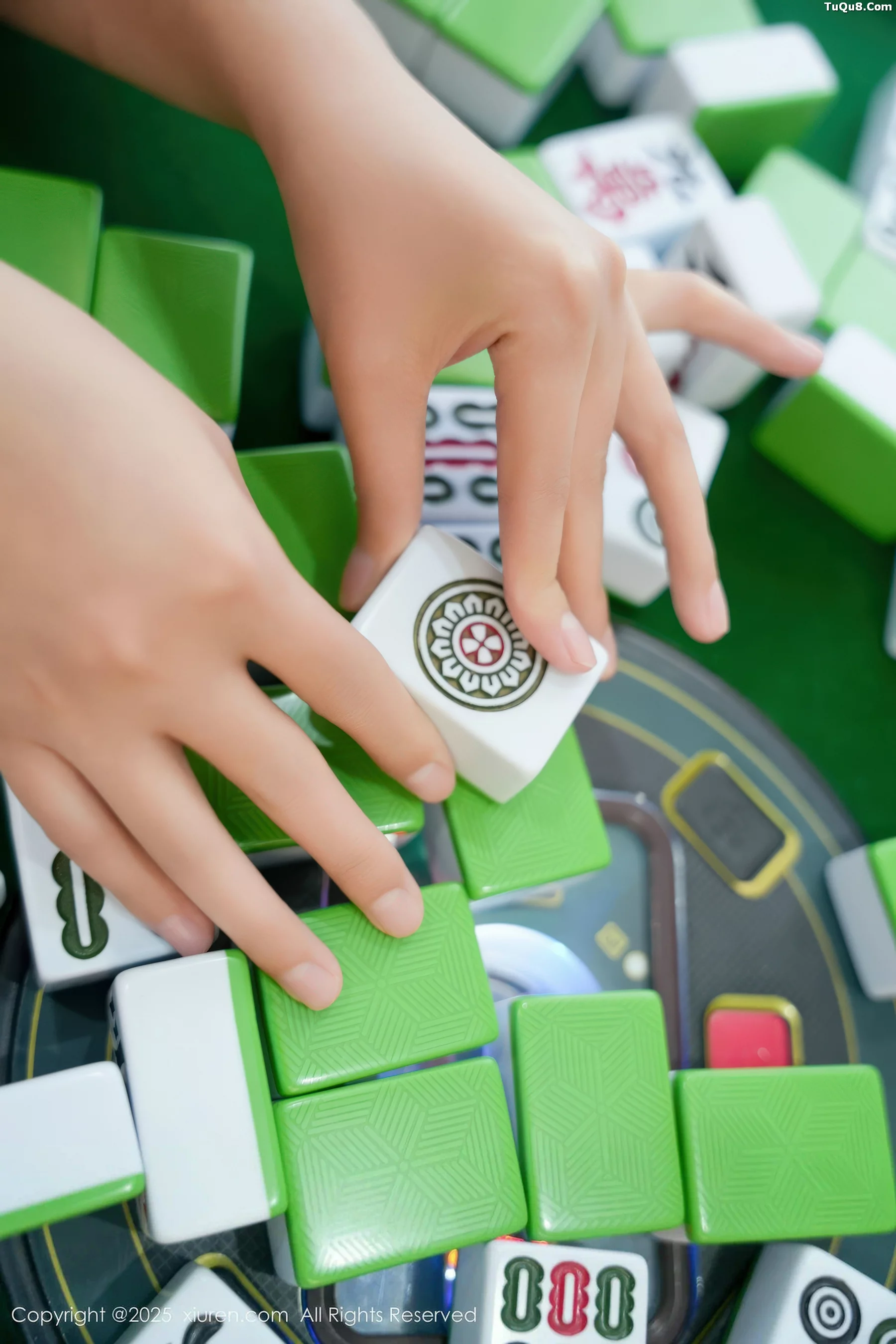 秀人集.com_[XiuRen秀人网]No.10980_模特艾米丽性感紫色OL服饰配超薄黑丝秀曼妙身姿撩人诱惑写真76P